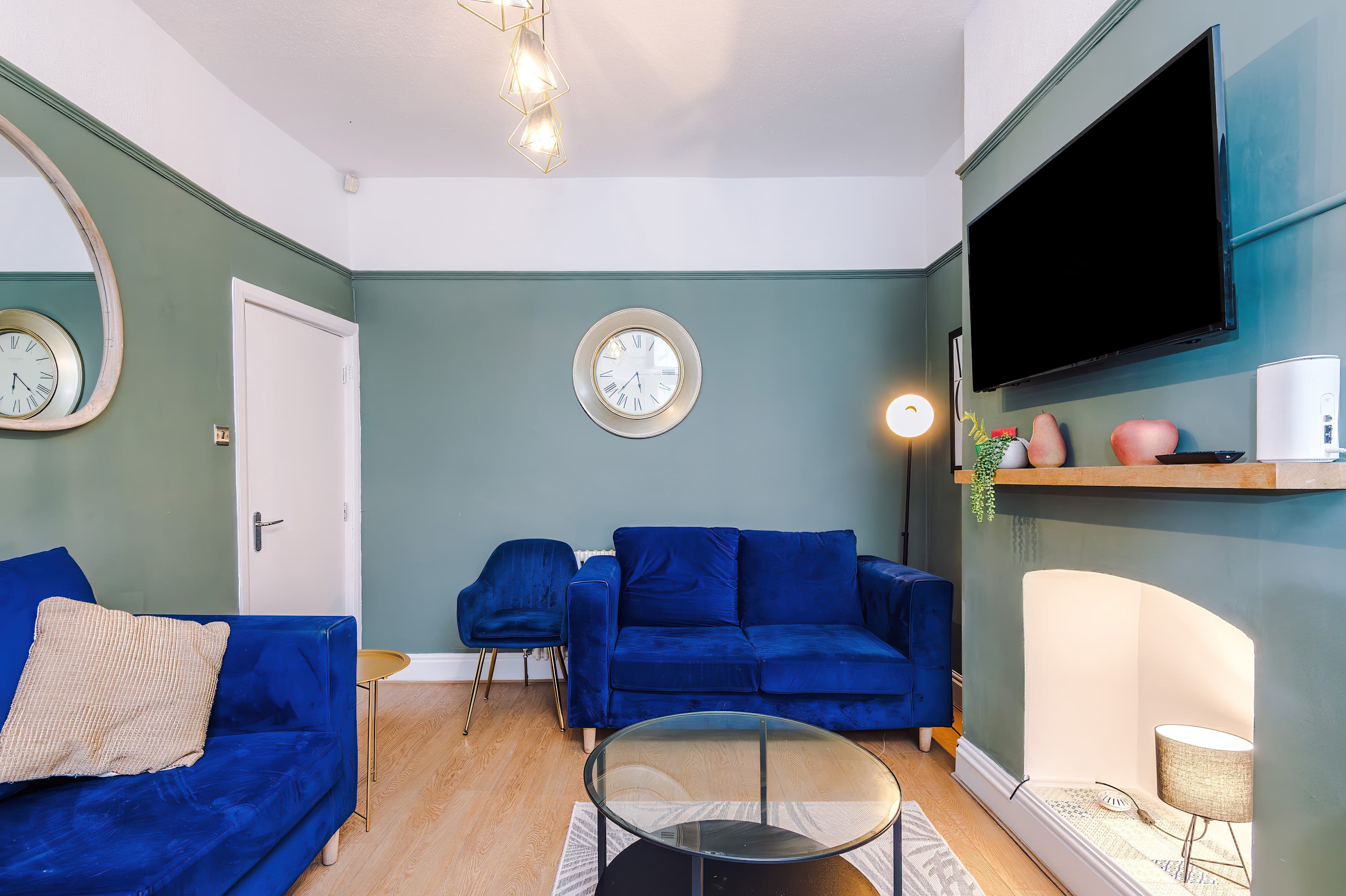 Spacious House with Free Parking Near MediaCityUK