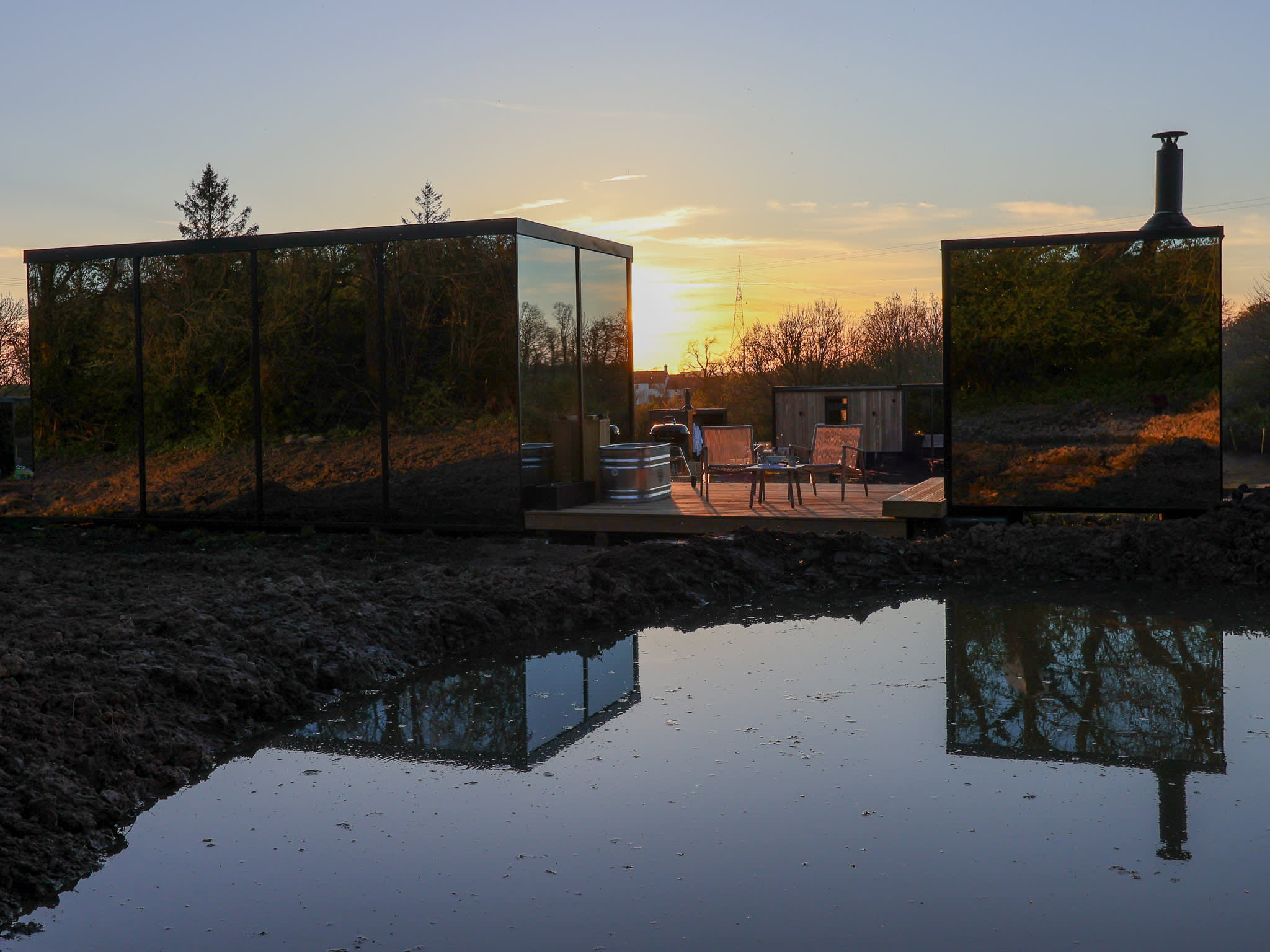 Luxury Mirrored Cabin with Sauna & Plunge Pool