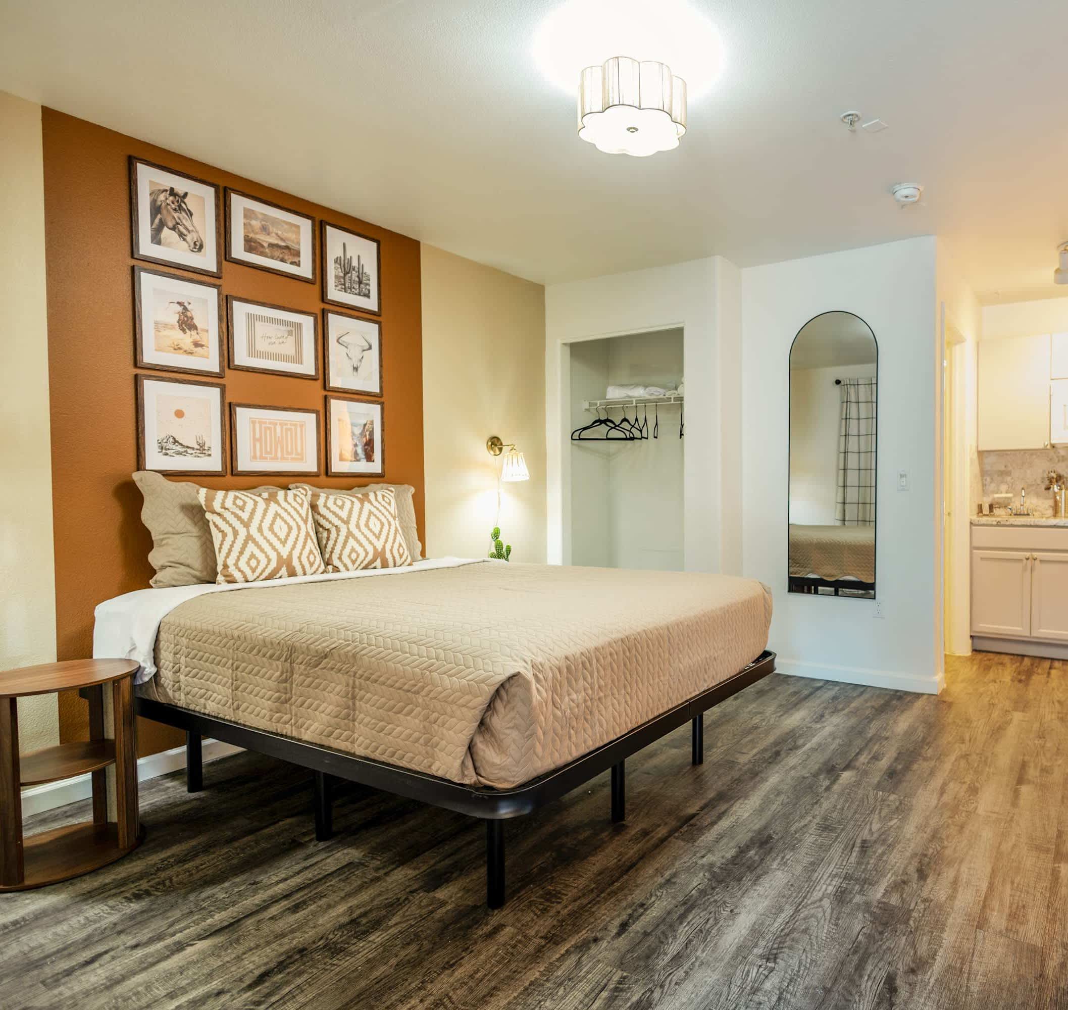 Chic AZ Studio | Travel Nurses Welcome!