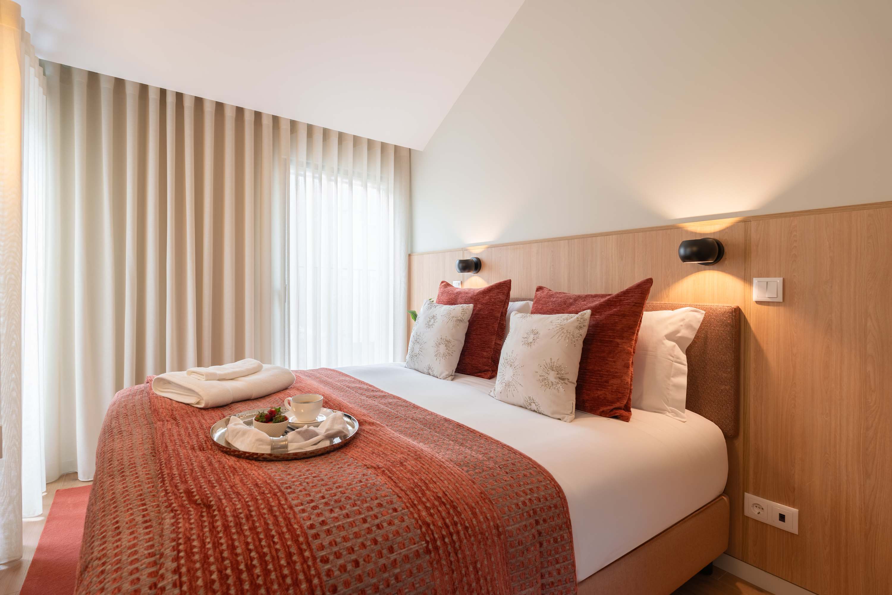 Comfort & Light in Central Porto by HostWise