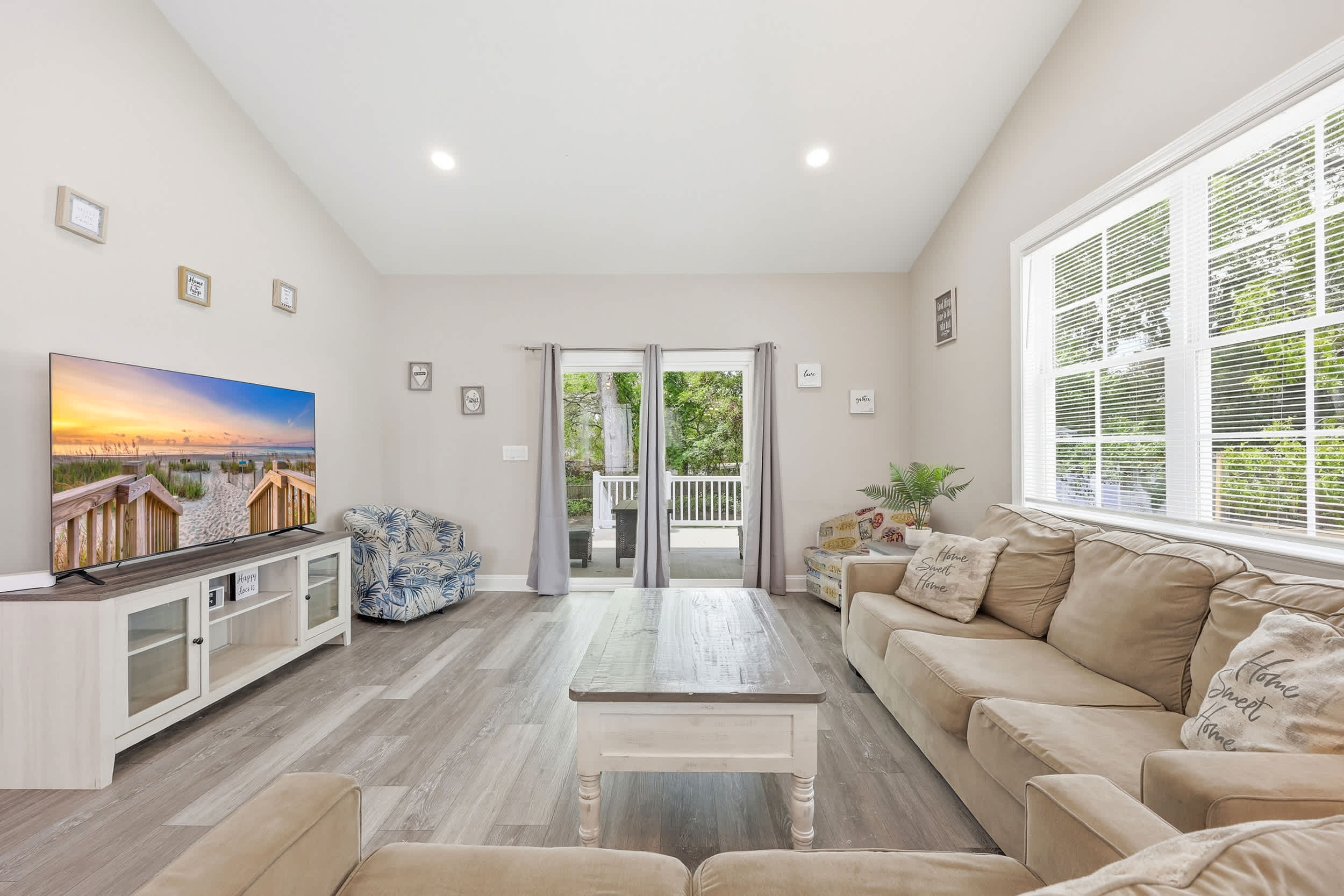 Salty Seagull Pet Friendly Beach House 