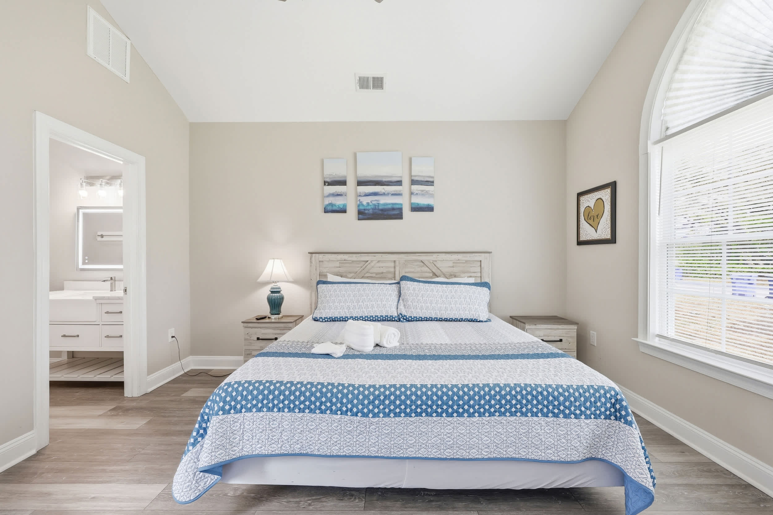 Salty Seagull Pet Friendly Beach House 