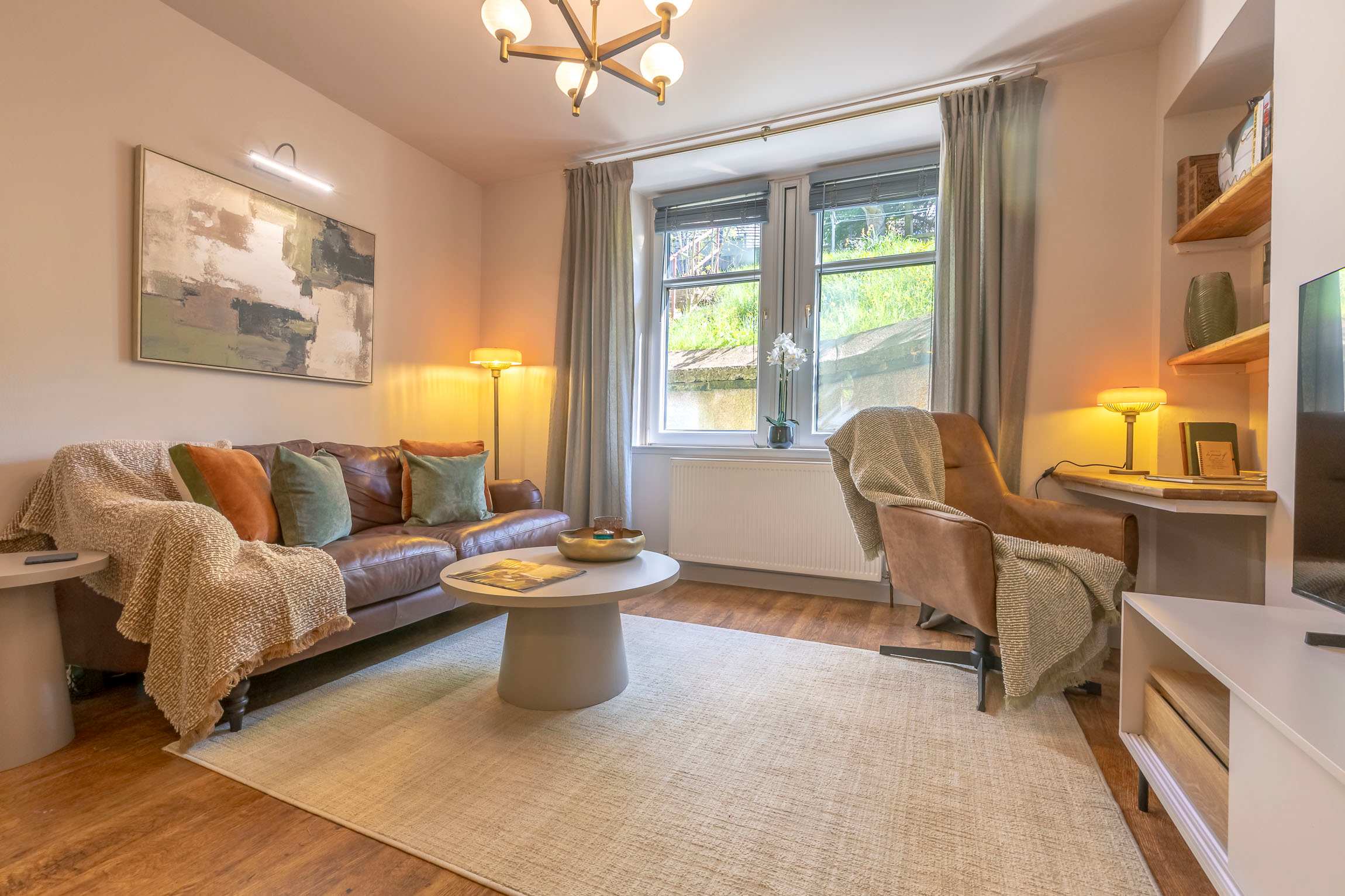 Cosy City Centre Flat | Summer Retreat | Sleeps 2 serviced apartment - Inverness - VivreStays