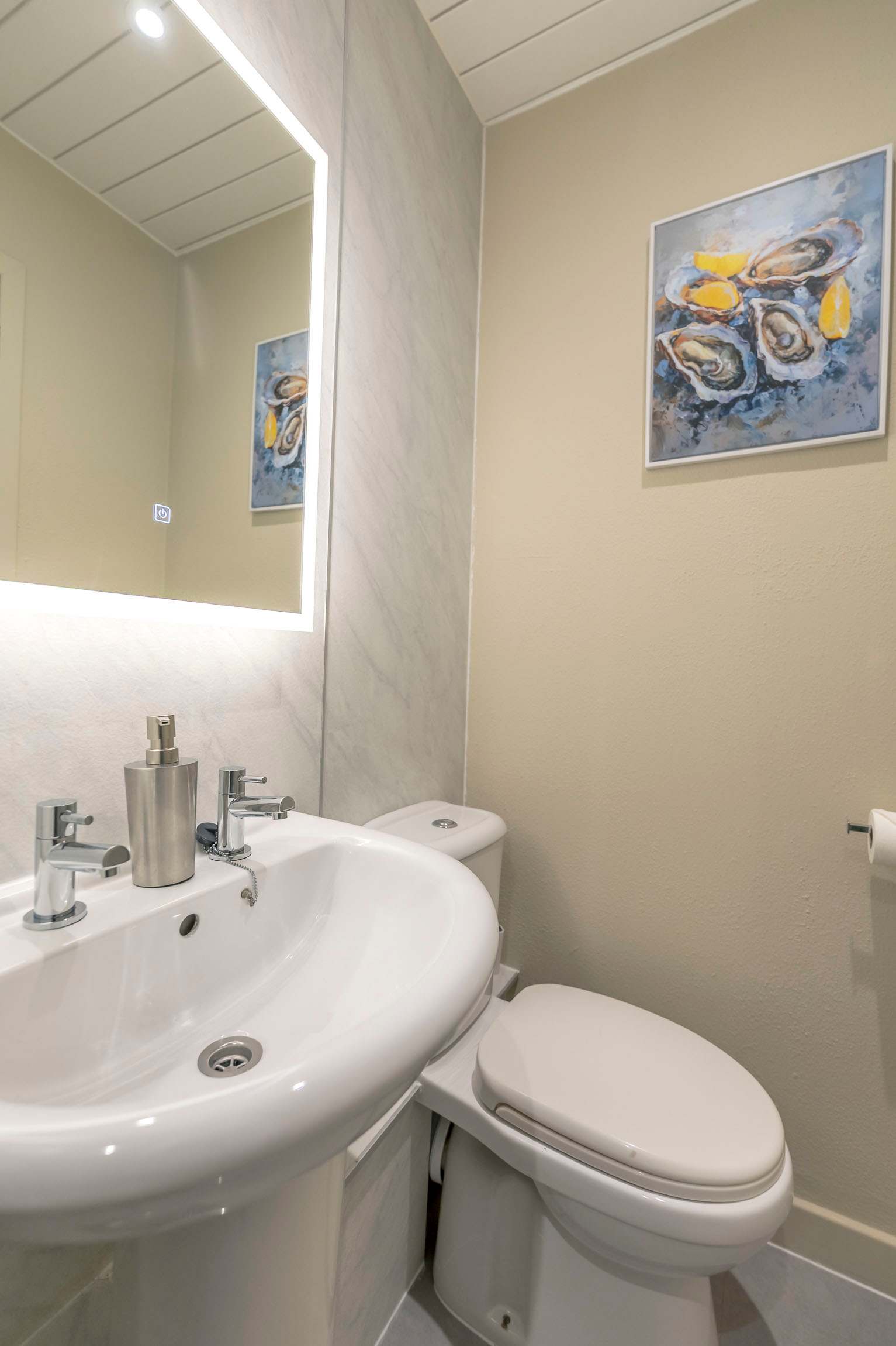 View Cosy City Centre Flat | Summer Retreat | Sleeps 2 in Stephens Street 3 IV2 3JP Cosy City Centre Flat | Summer Retreat | Sleeps 2 in Stephens Street 3 IV2 3JP - Property image 27 - VivreStays