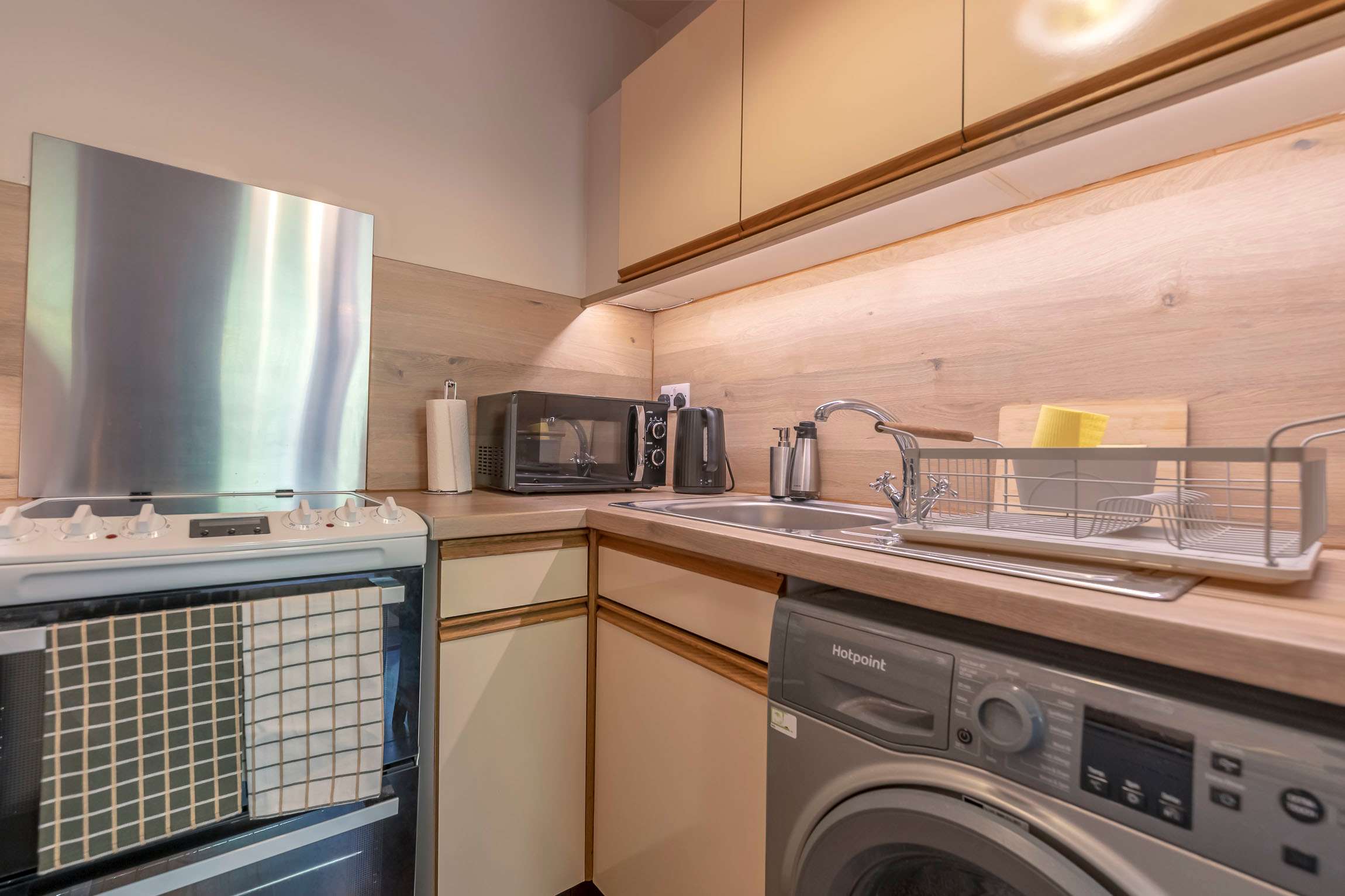 View Cosy City Centre Flat | Summer Retreat | Sleeps 2 in Stephens Street 3 IV2 3JP Cosy City Centre Flat | Summer Retreat | Sleeps 2 in Stephens Street 3 IV2 3JP - Property image 23 - VivreStays