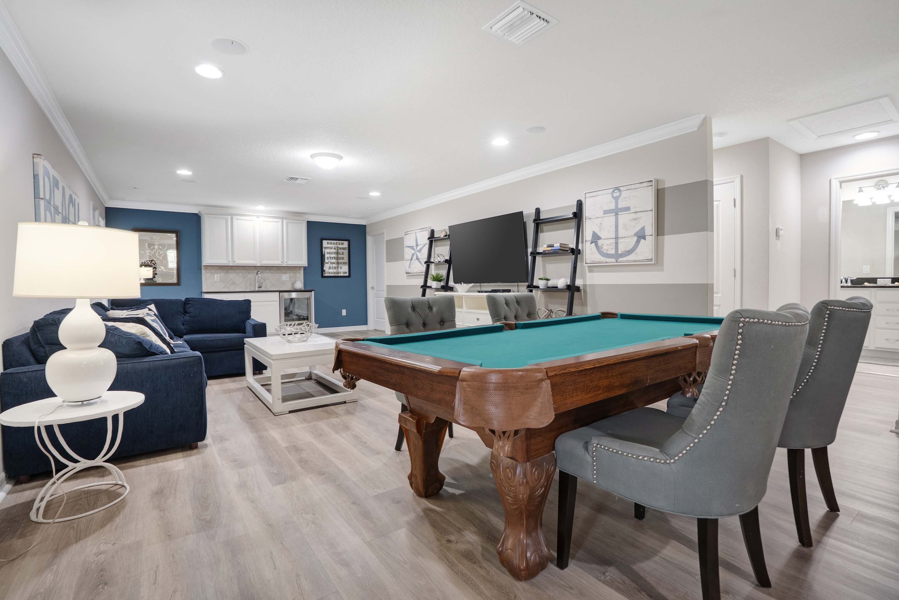 6BR family retreat w/ private pool & grill