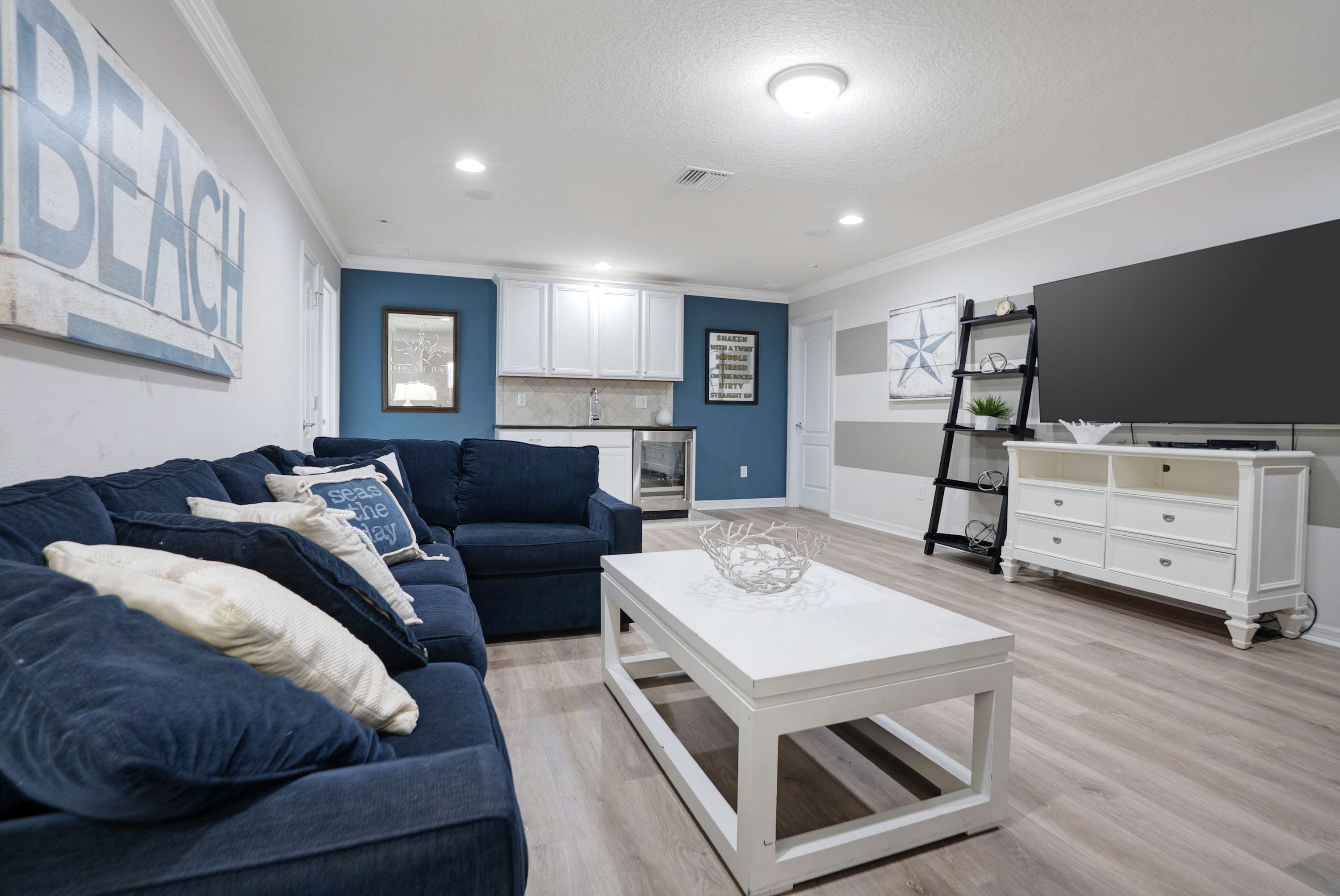 6BR family retreat w/ private pool & grill