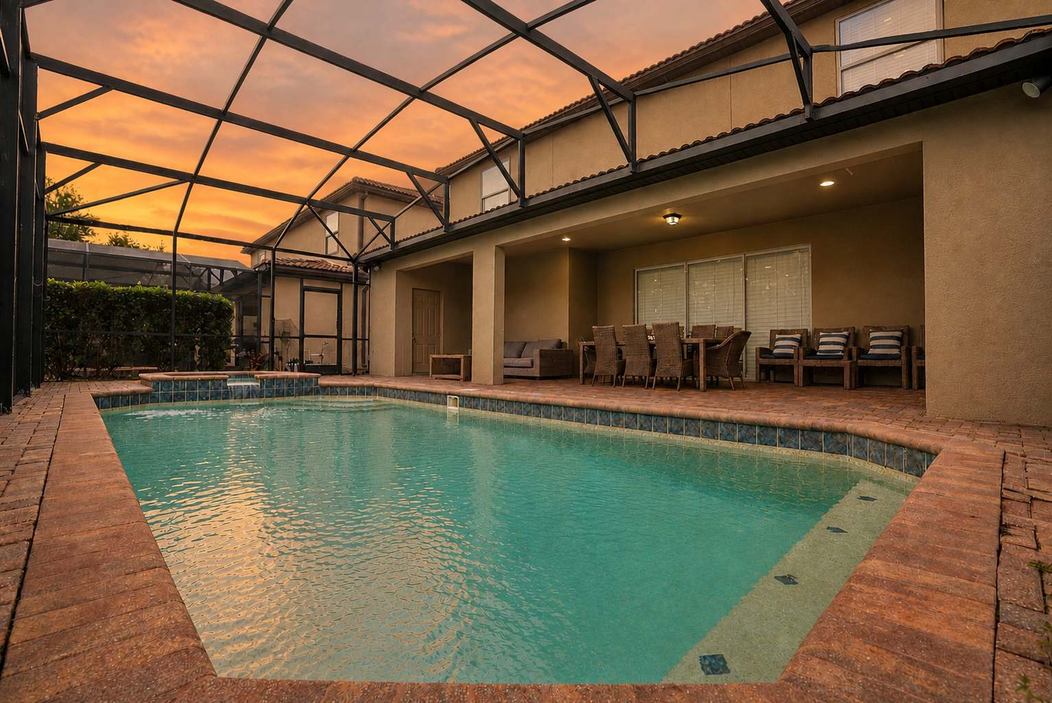 6BR family retreat w/ private pool & grill