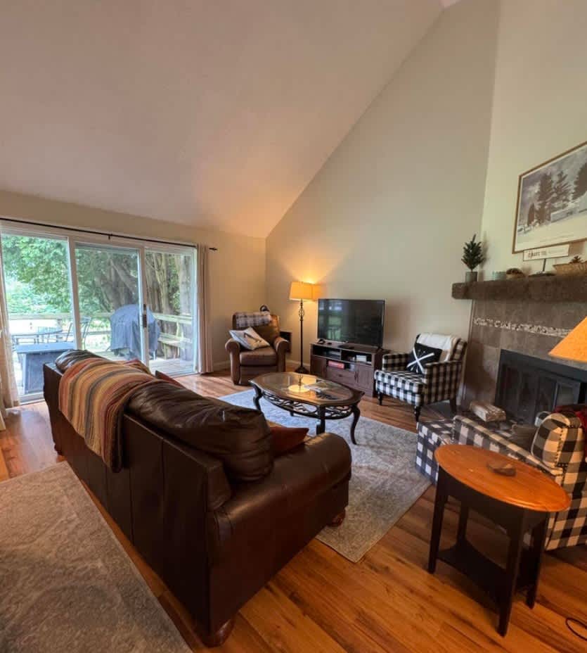 Gorgeous 2BR 2BA Condo At Jiminy Peak w Mtn Views