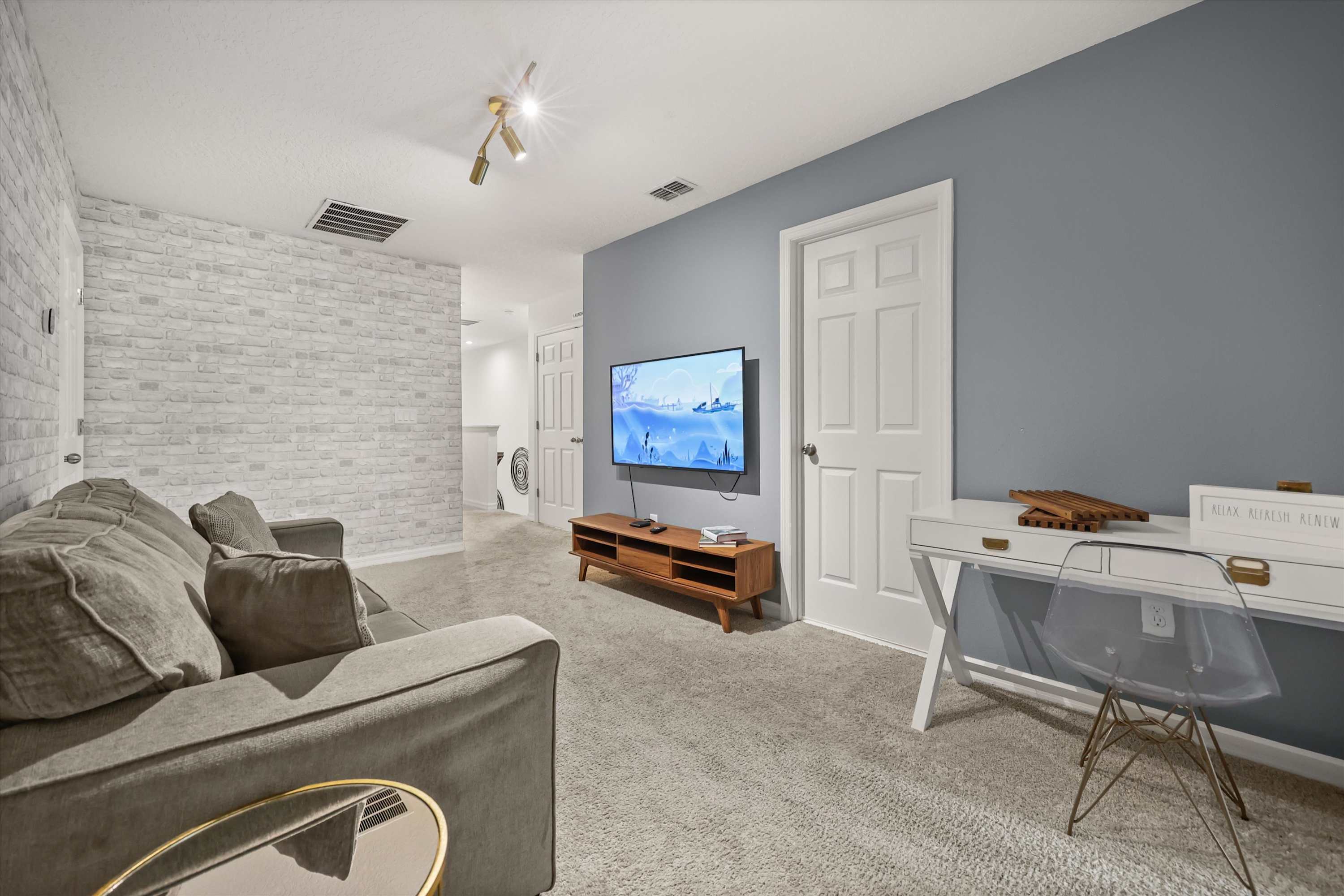 Upstay Modern Home Near Disney with Pool | Photo 18