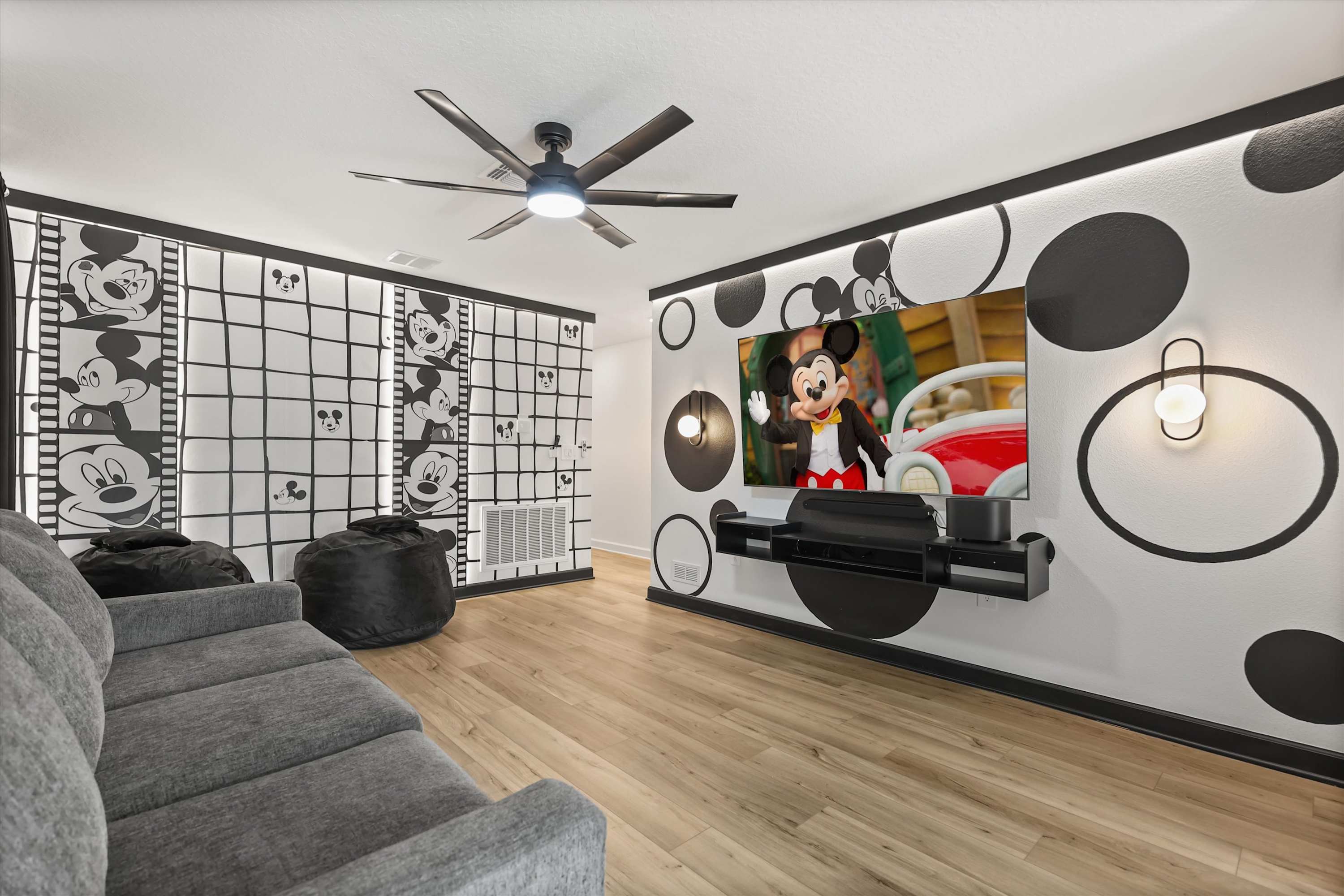 Spacious Home with Pool Near Disney | Photo 3