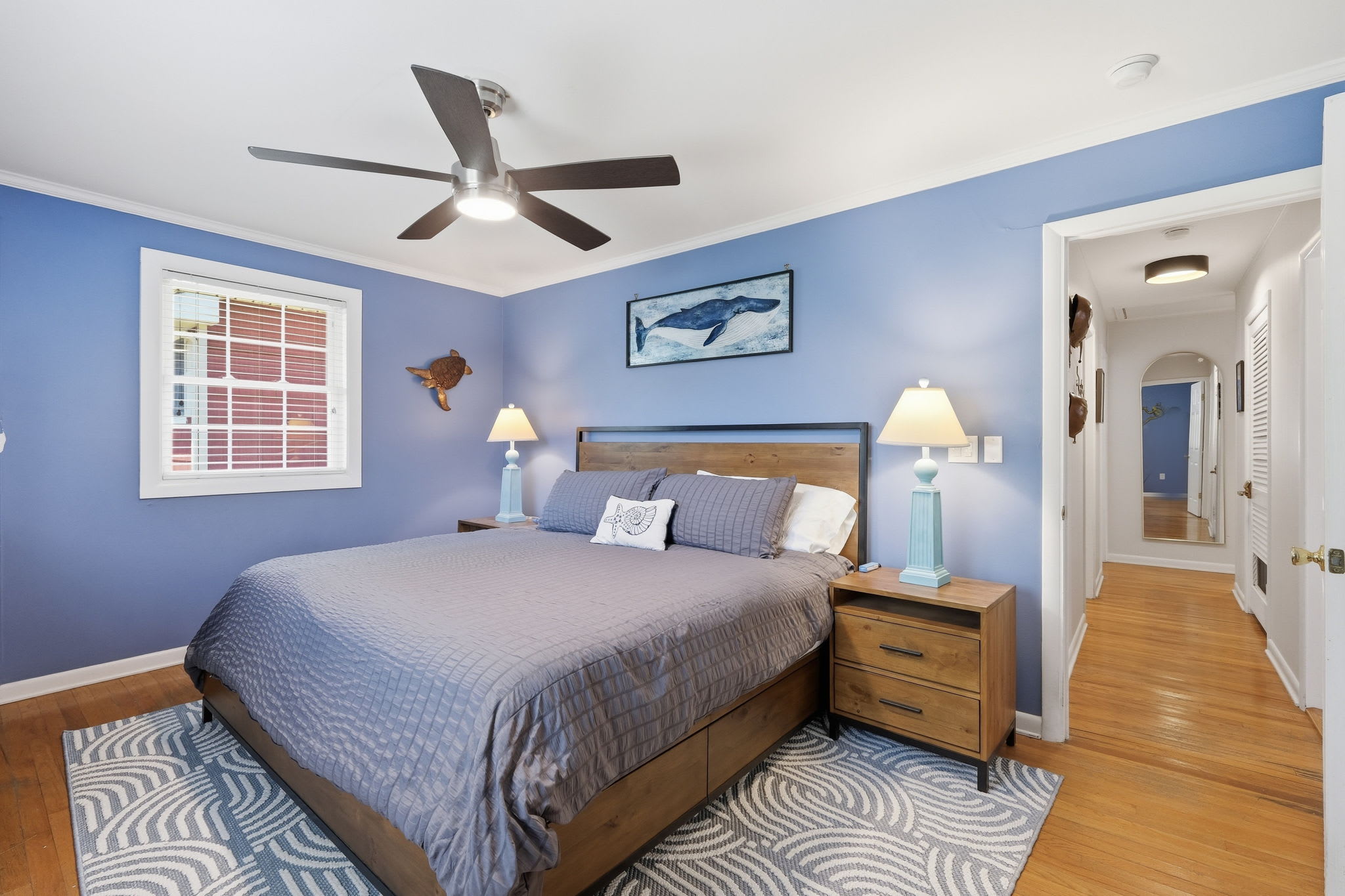 3BR with POOL, Hot Tub, 2 baths, open kitchen, pkg