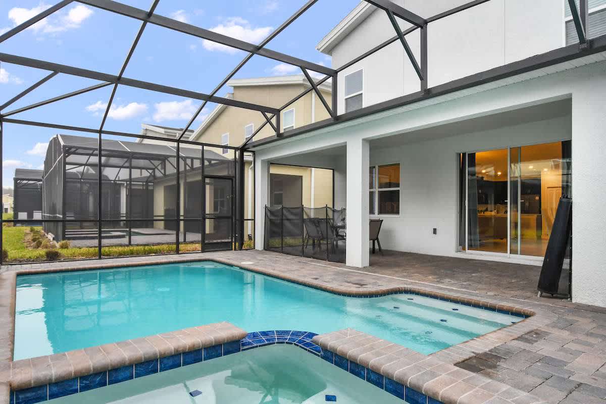 Spacious villa w/pool & waterpark access