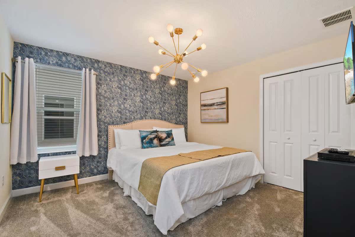 Spacious villa w/pool & waterpark access