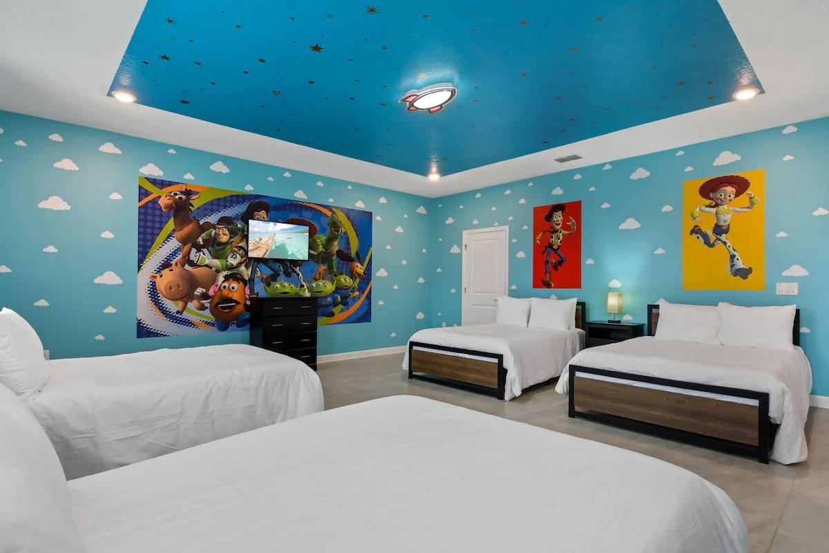 Spacious villa w/pool & waterpark access