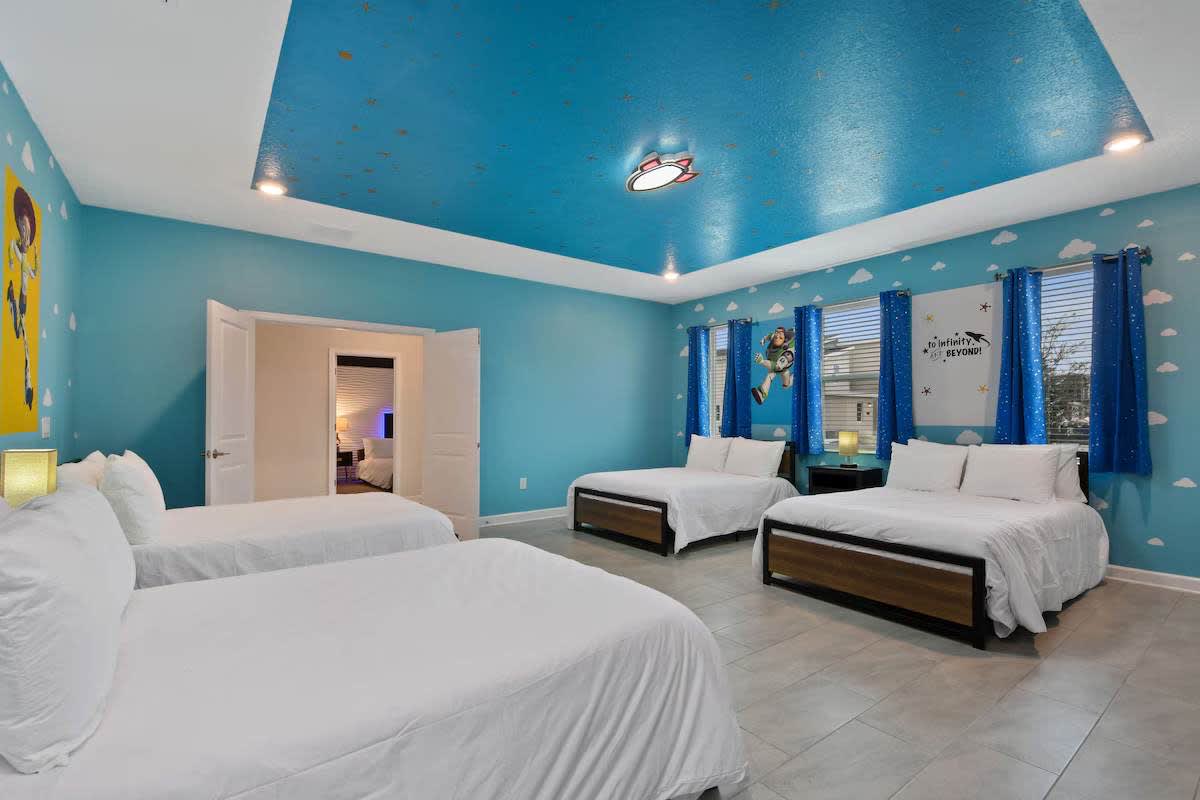 Spacious villa w/pool & waterpark access