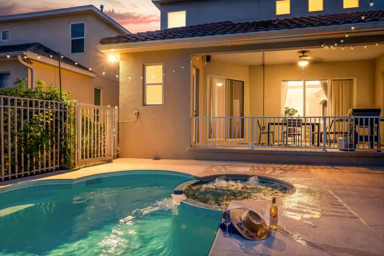 Spacious villa w/pool & game room