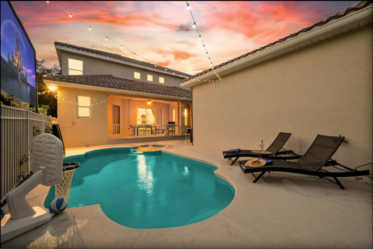 Spacious villa w/pool & game room