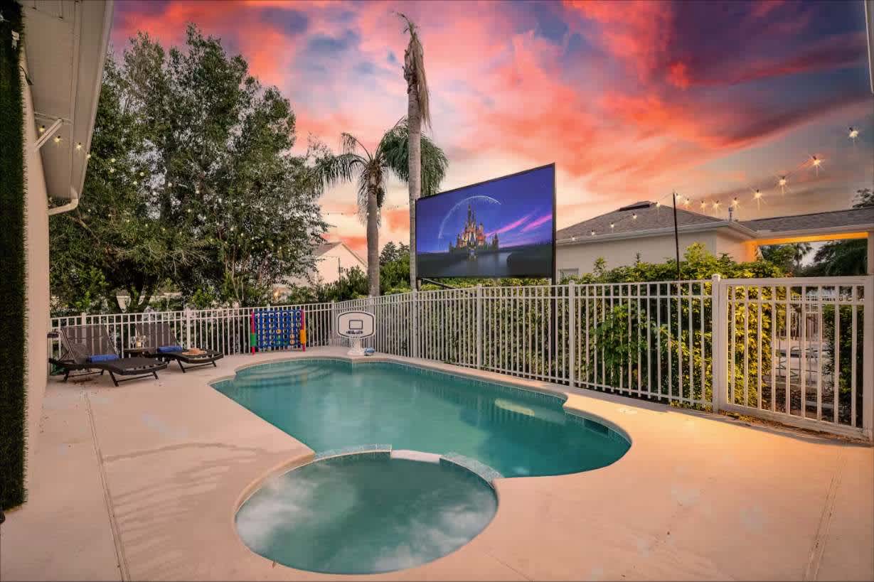 Spacious villa w/pool & game room