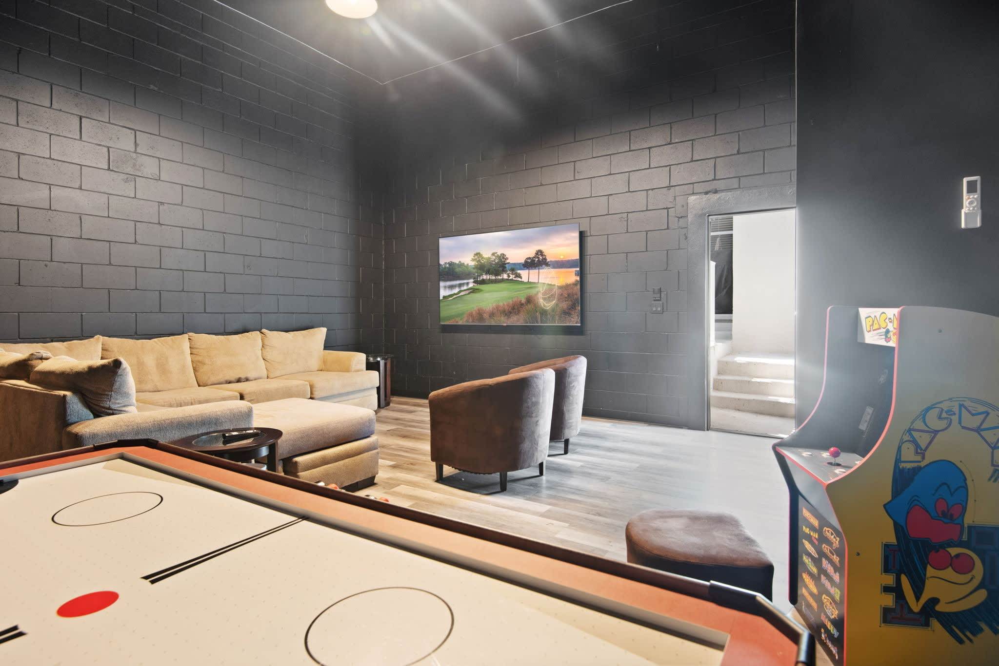 Spacious villa w/pool & game room