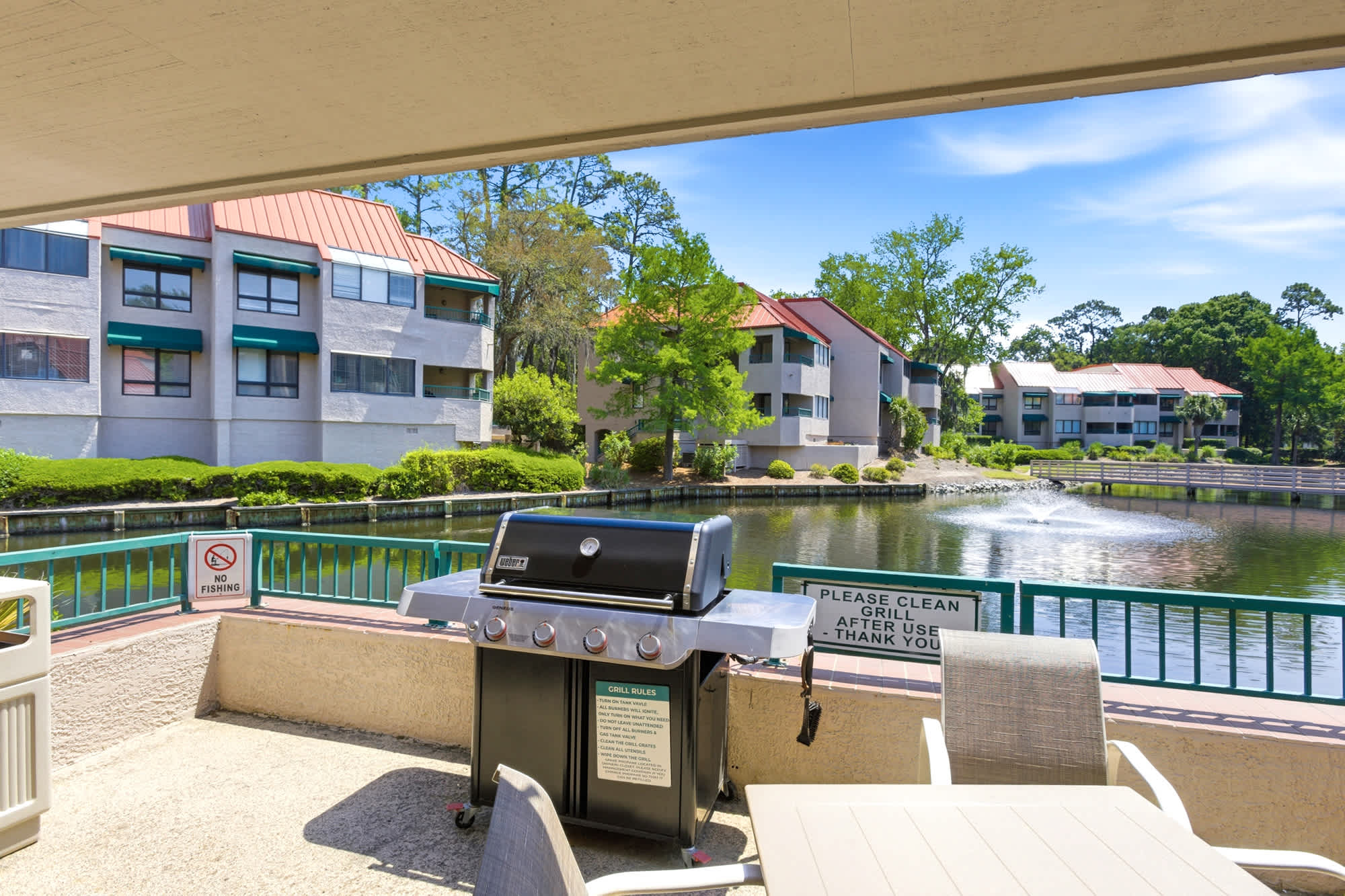 Fire up the community gas grill and dine al fresco with a fountain-and-lagoon backdrop.