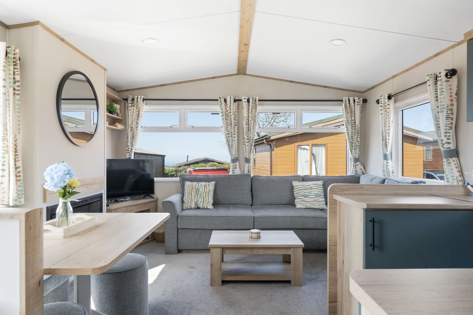 Cosy Lodge in North Devon with Private Parking