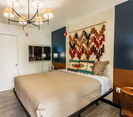 Desert Studio | Fast WiFi, Gym & Kitchen