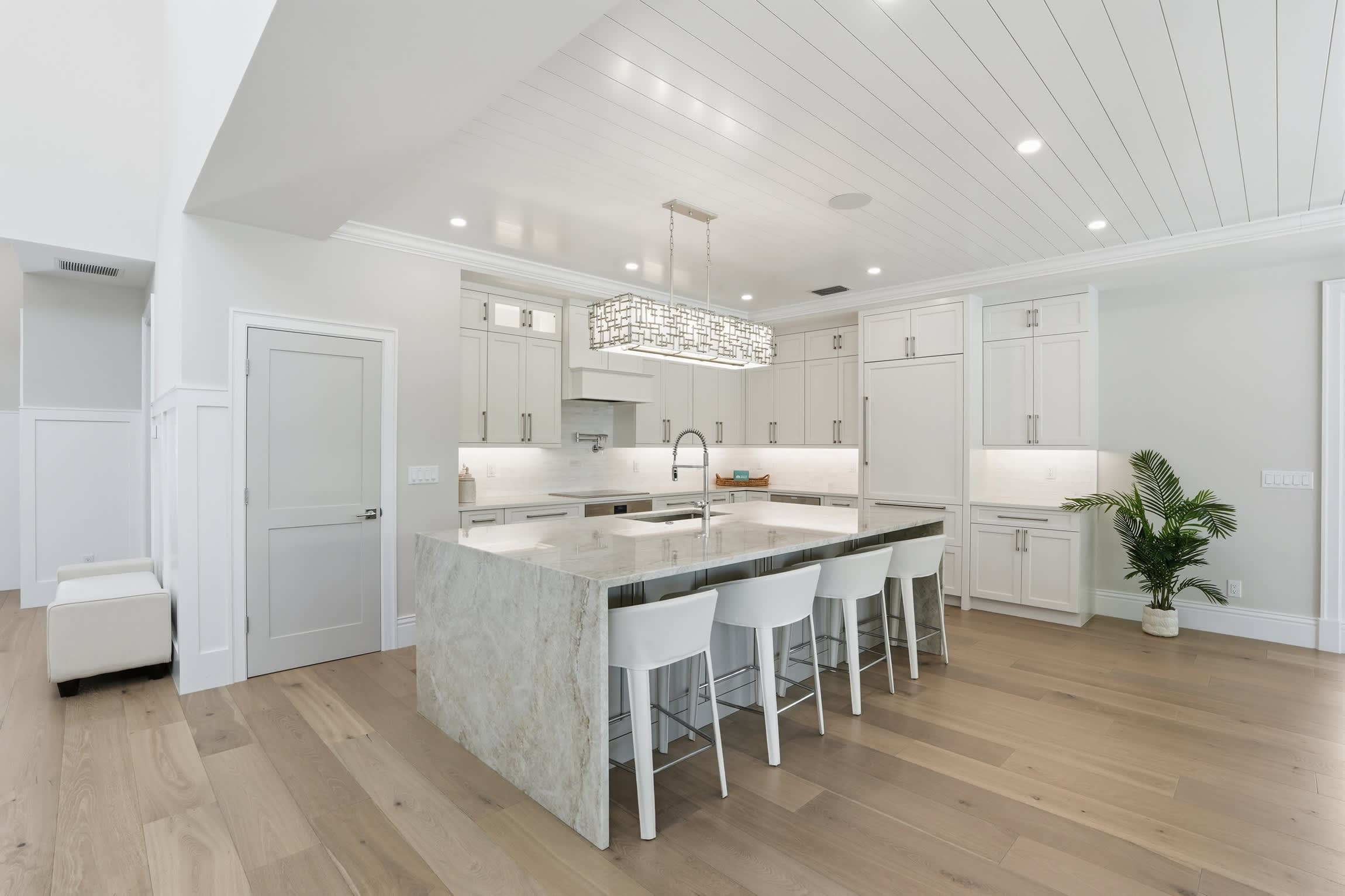 Central Naples Luxury Pool Spa Prime Location | Photo 2