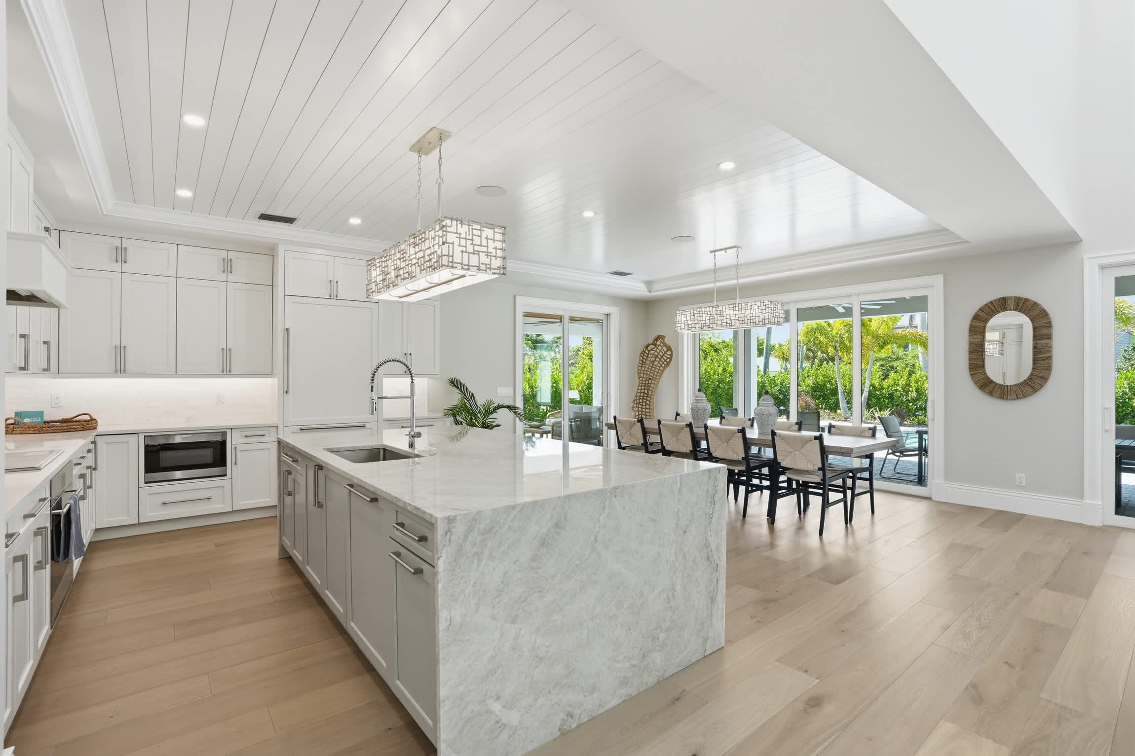 Central Naples Luxury Pool Spa Prime Location | Photo 16