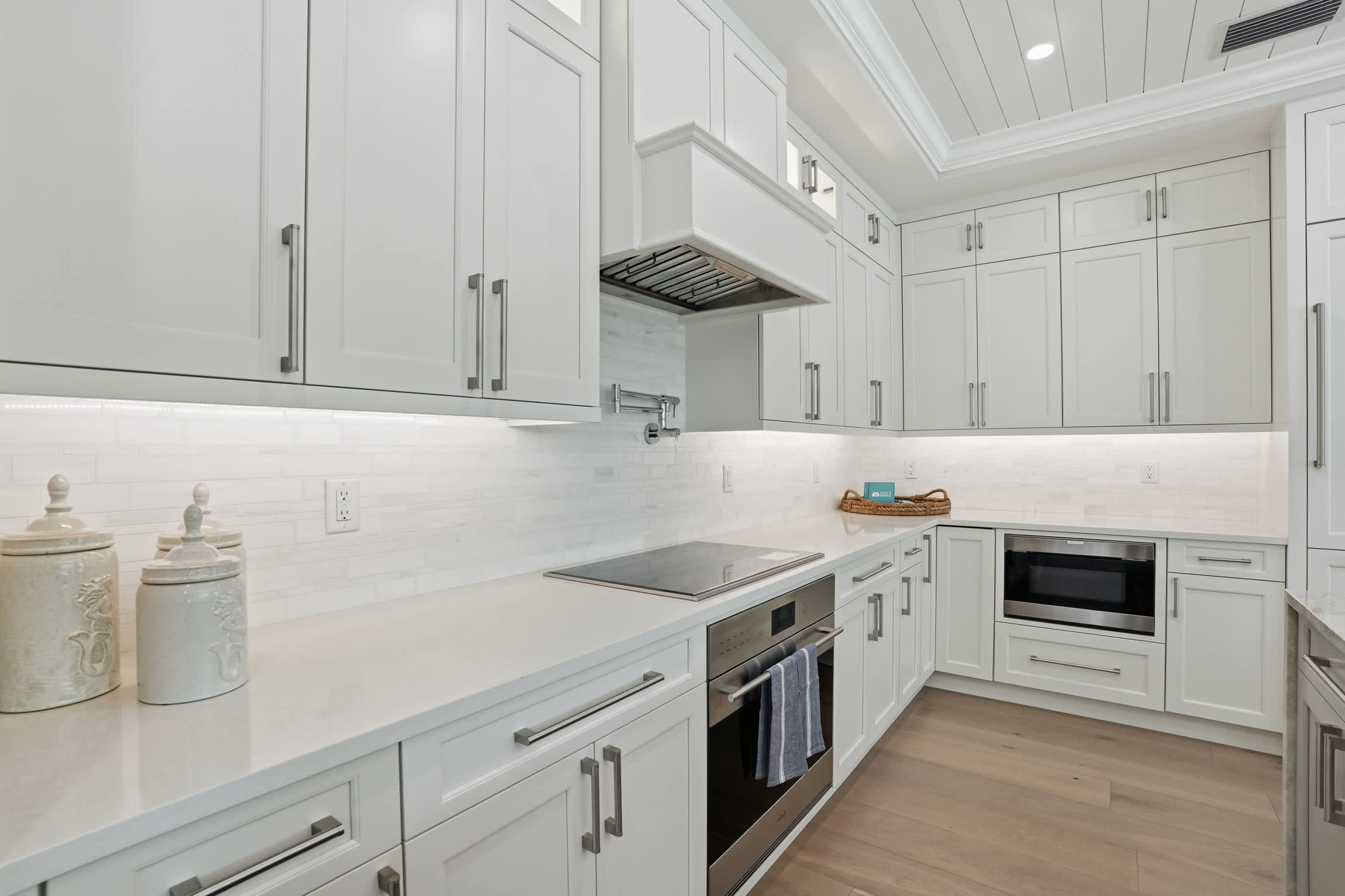 Central Naples Luxury Pool Spa Prime Location | Photo 14