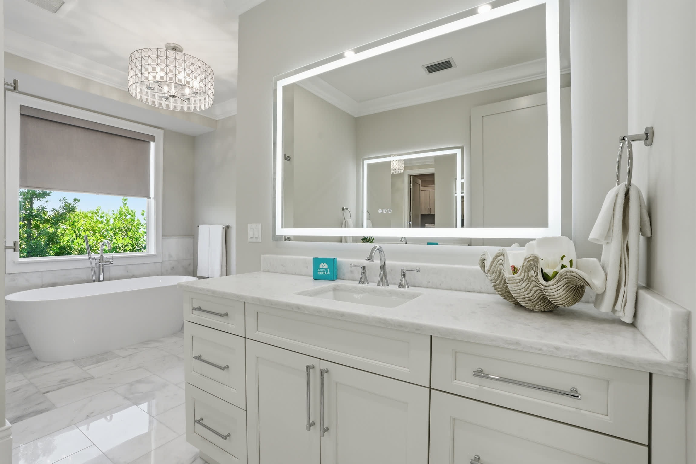 Central Naples Luxury Pool Spa Prime Location | Photo 23