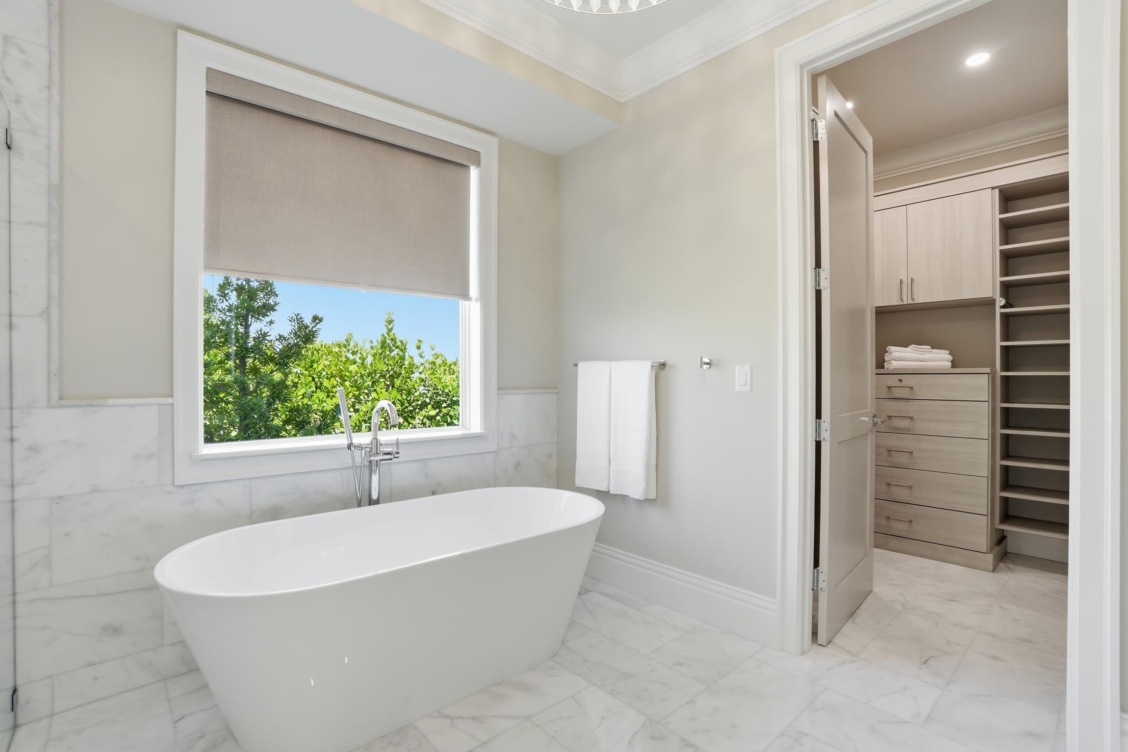 Central Naples Luxury Pool Spa Prime Location | Photo 26