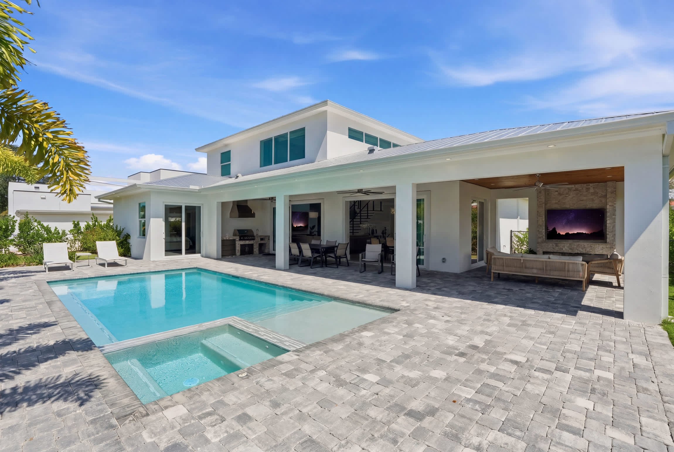 Central Naples Luxury Pool Spa Prime Location | Photo 52