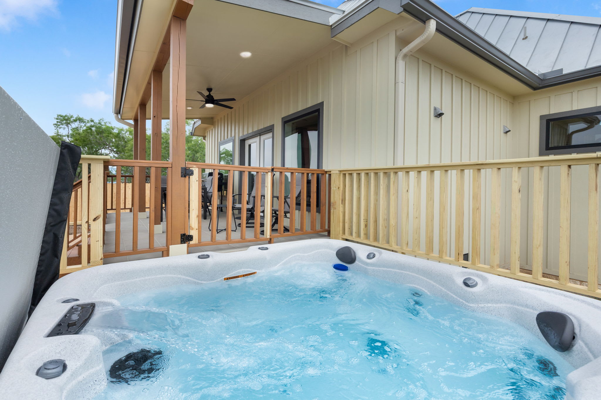Hill Country Retreat - Luxury Home w/ Hot Tub
