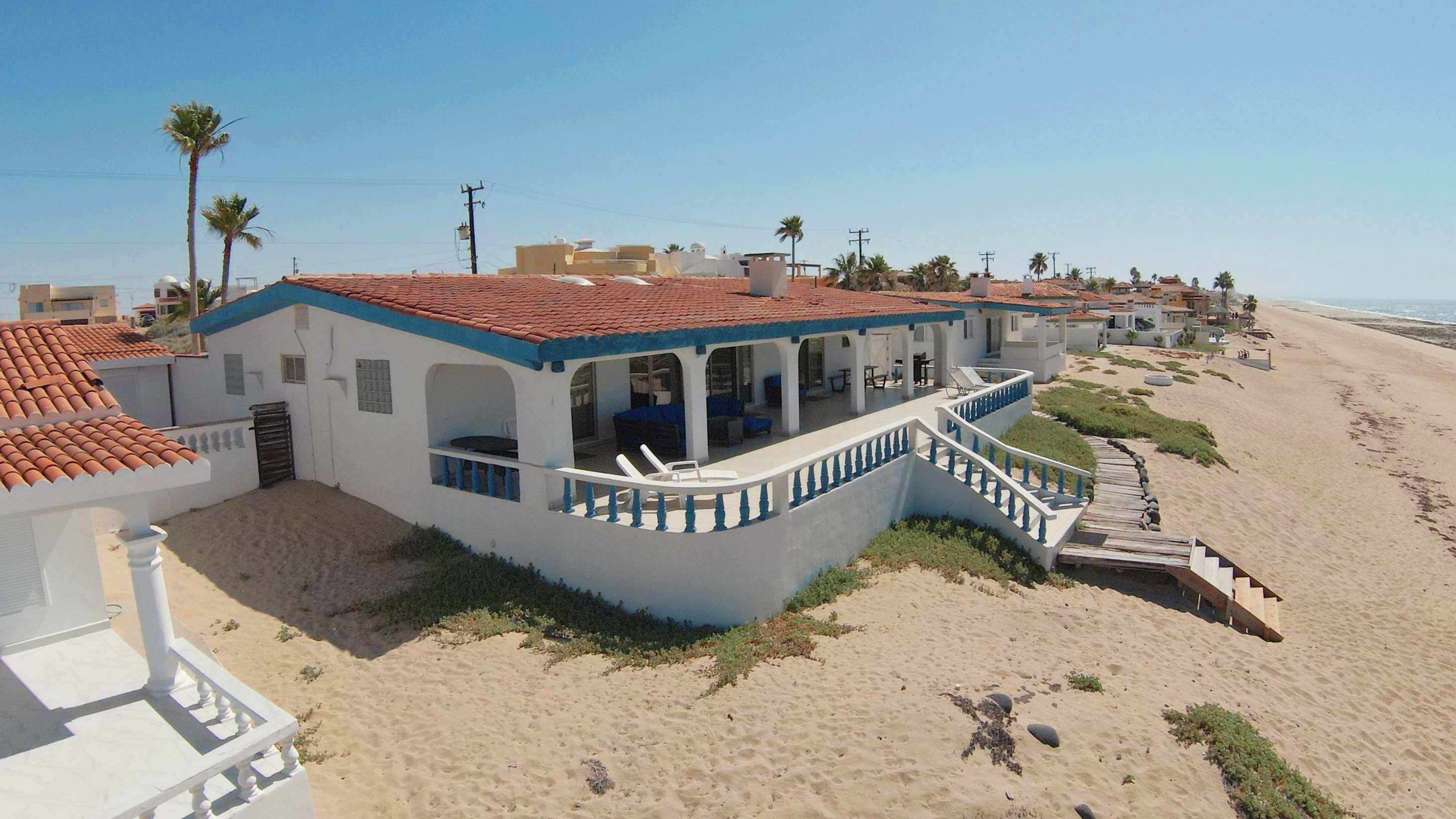 Beautiful Beachfront Home Casa de Veranos