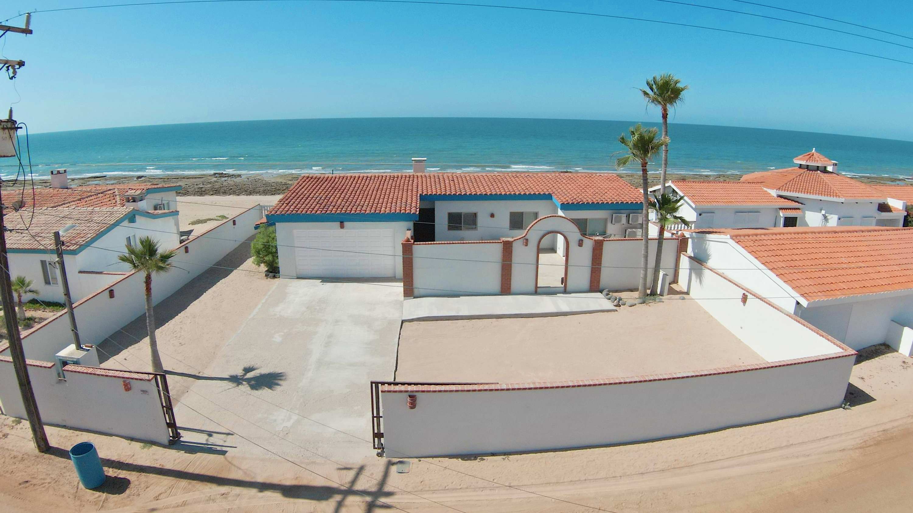 Beautiful Beachfront Home Casa de Veranos