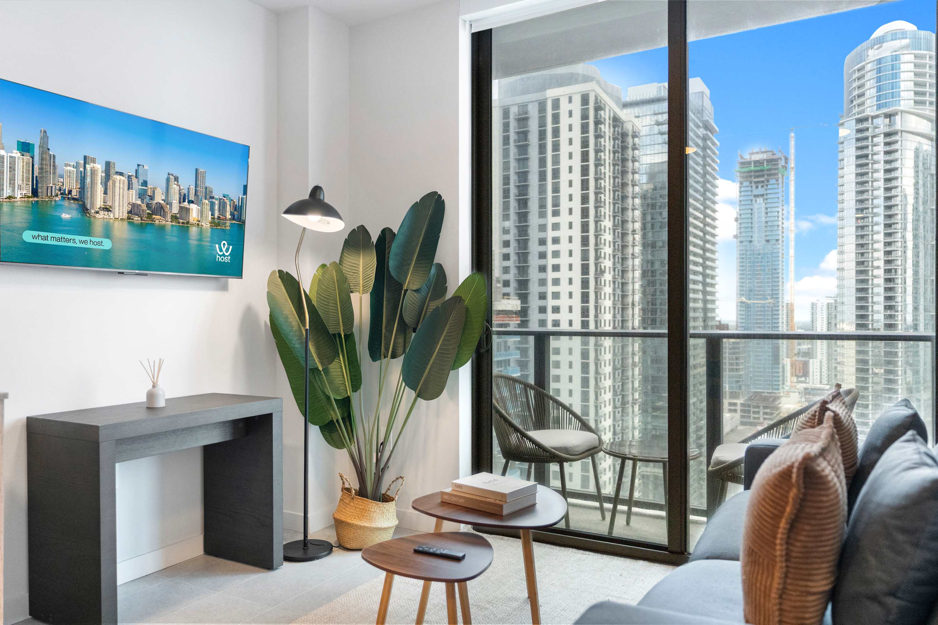 Walk to FIFA Fan Fest |1BR+Den Suite | Cold Plunge