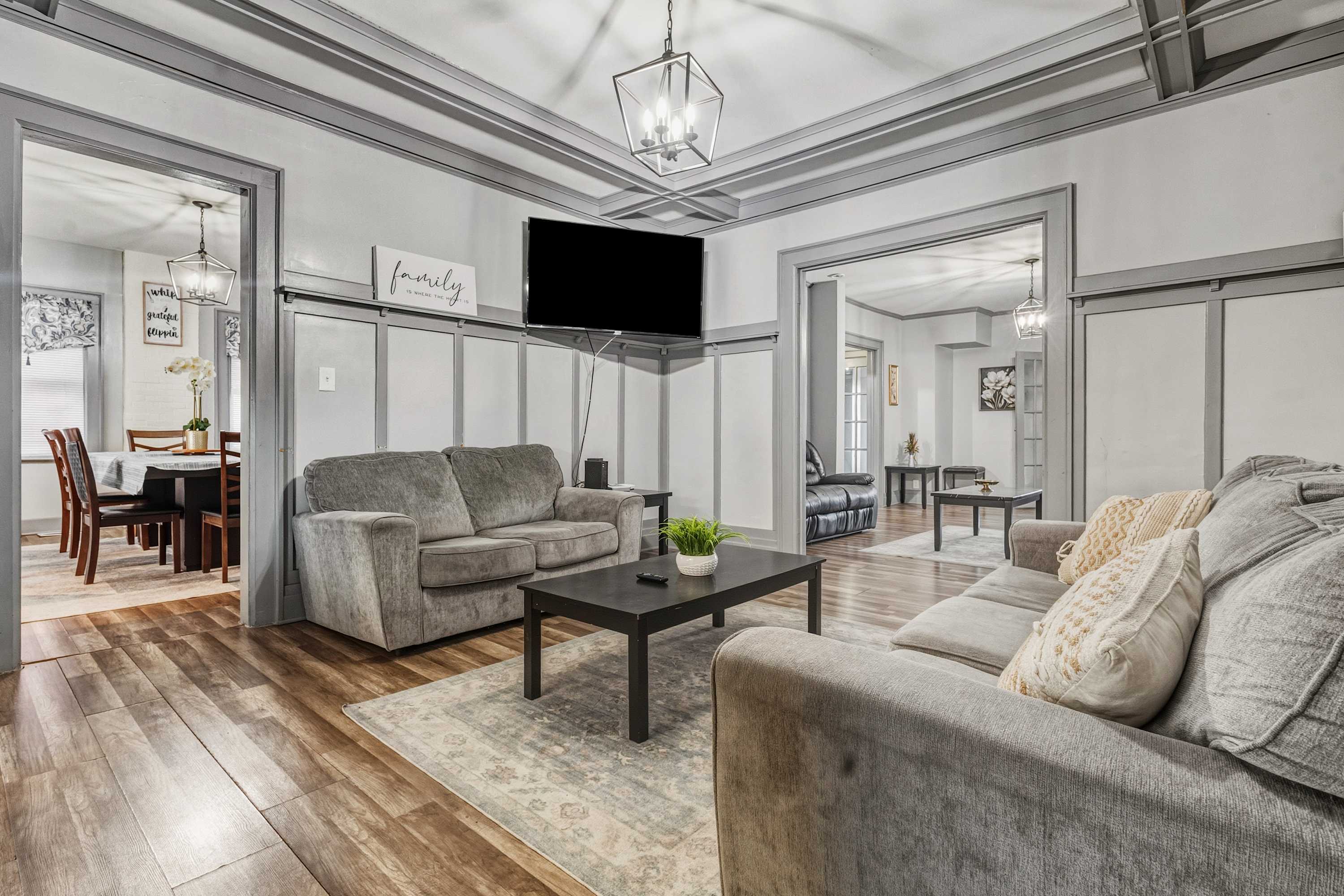 Group HQ, 9BR Near Falls, Casino & Attractions