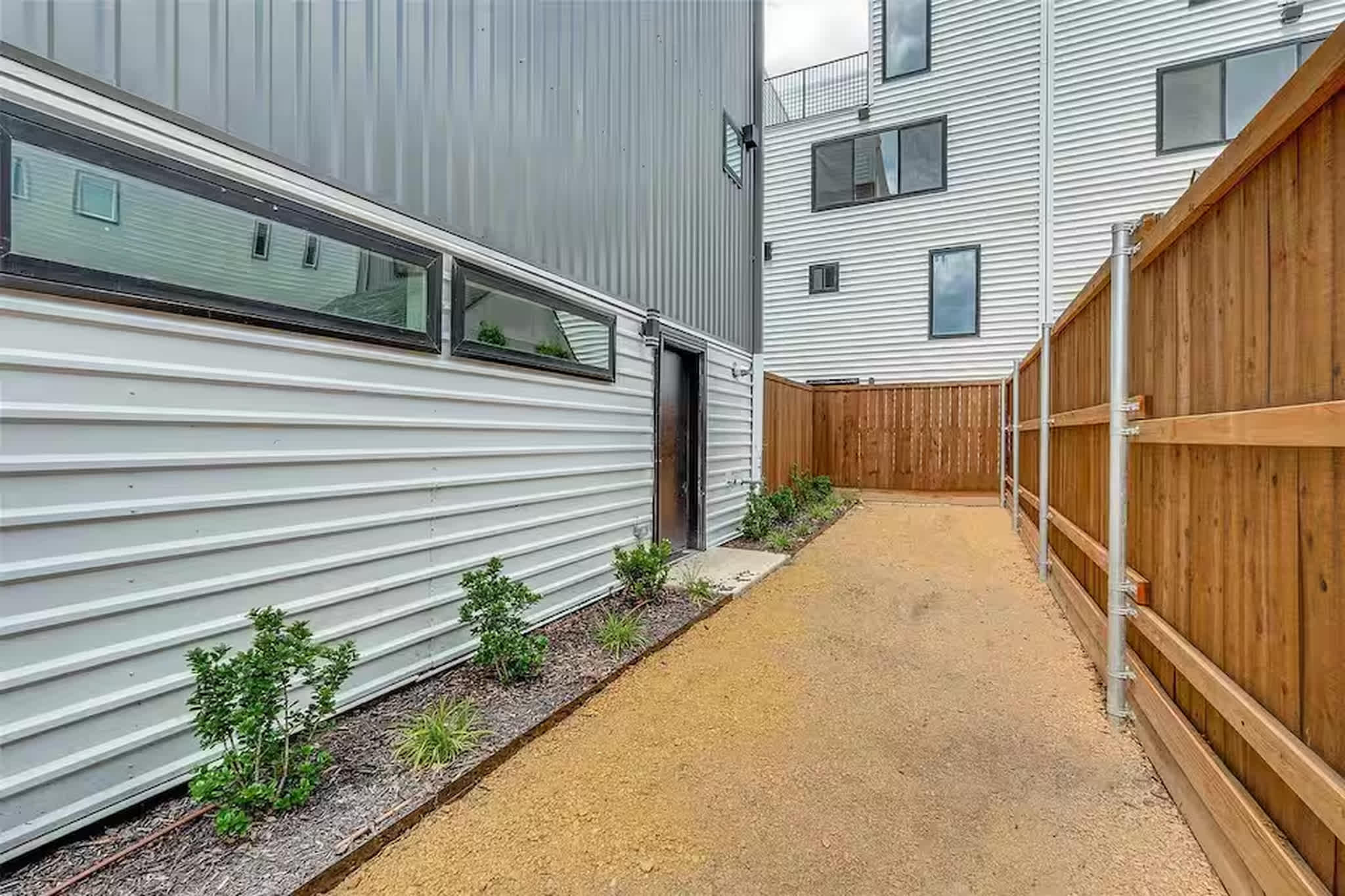Modern Dallas 3BR Townhome Near Deep Ellum
