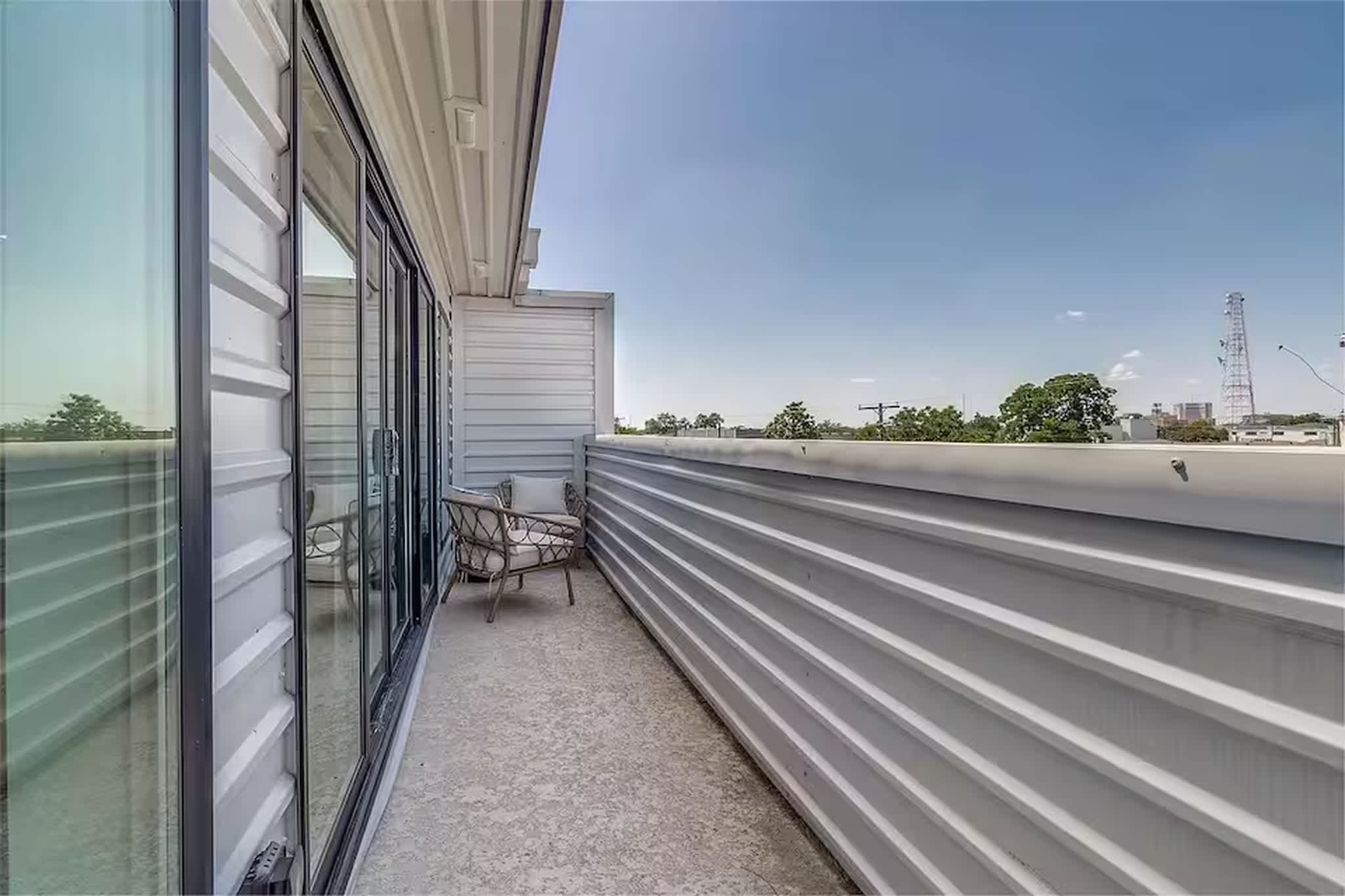 Modern Dallas 3BR Townhome Near Deep Ellum