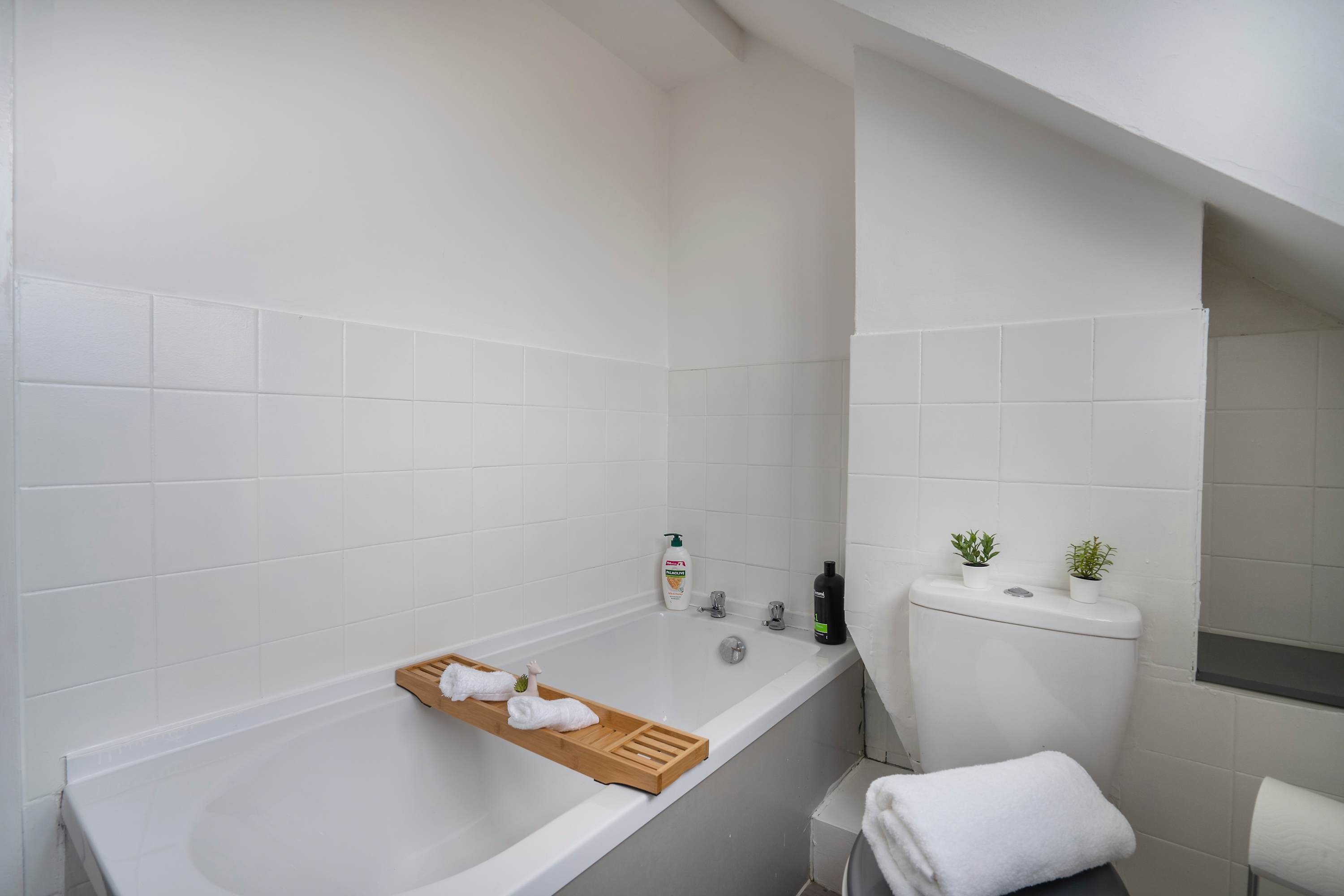 View Spacious 4BR Near Beach, Free Parking, Sleeps 9 in Red Bank Road 147 FY2 9HZ Spacious 4BR Near Beach, Free Parking, Sleeps 9 in Red Bank Road 147 FY2 9HZ - Property image 30 - VivreStays