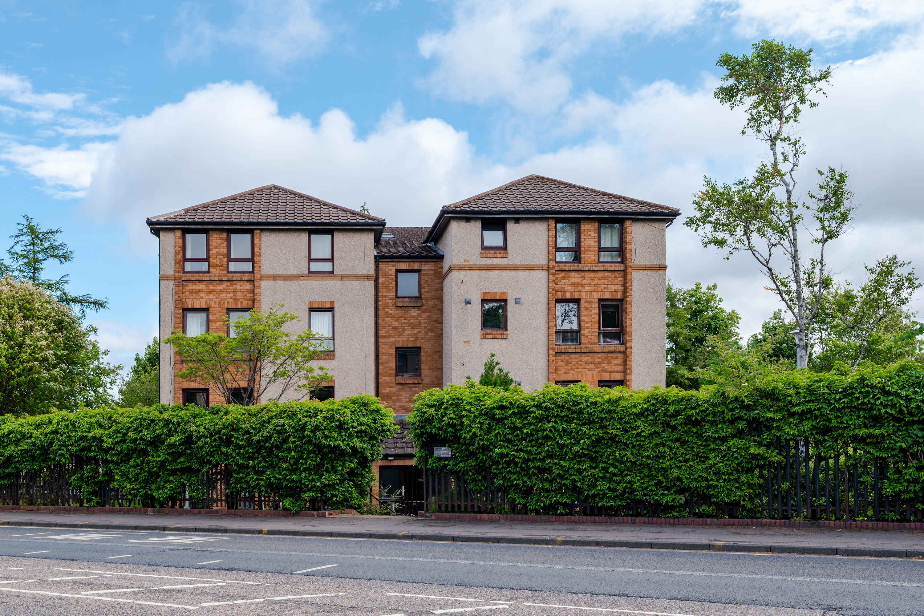 View Spacious 2BR - Parking Near Edinburgh City Centre in Liberton Gardens EH16 6ND Spacious 2BR - Parking Near Edinburgh City Centre in Liberton Gardens EH16 6ND - Property image 4 - VivreStays