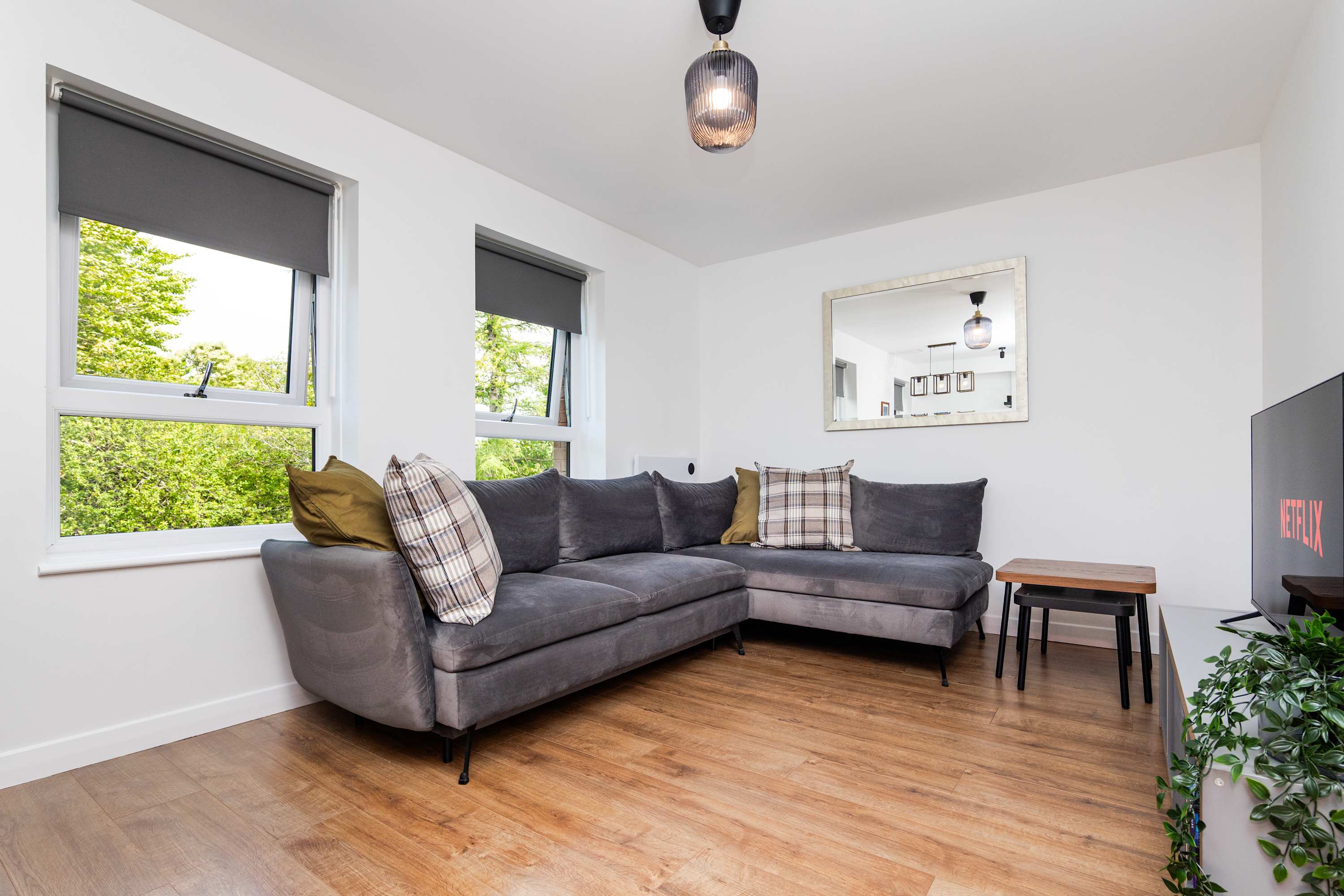 View Spacious 2BR - Parking Near Edinburgh City Centre in Liberton Gardens EH16 6ND Spacious 2BR - Parking Near Edinburgh City Centre in Liberton Gardens EH16 6ND - Property image 10 - VivreStays