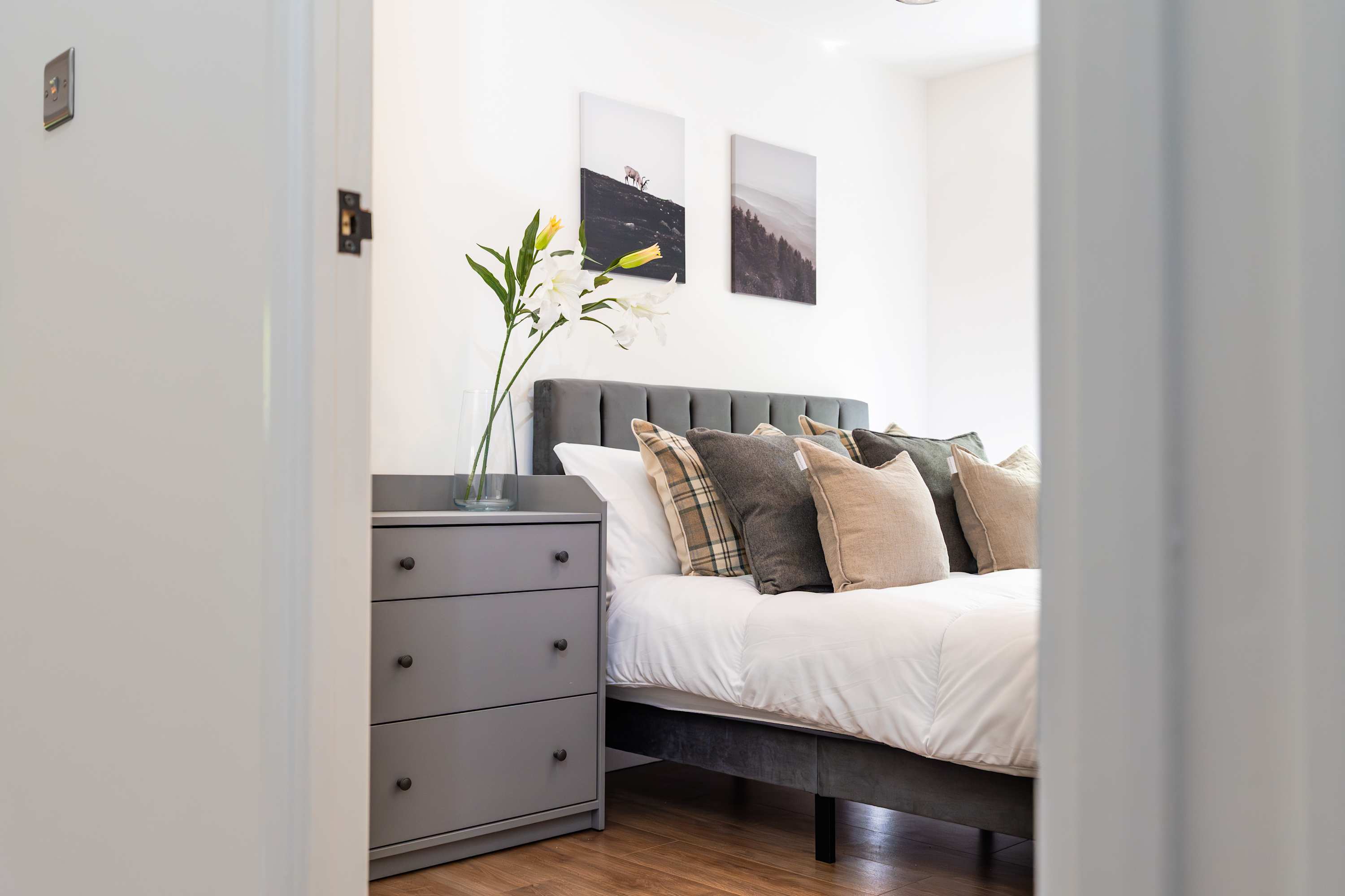 View Spacious 2BR - Parking Near Edinburgh City Centre in Liberton Gardens EH16 6ND Spacious 2BR - Parking Near Edinburgh City Centre in Liberton Gardens EH16 6ND - Property image 6 - VivreStays