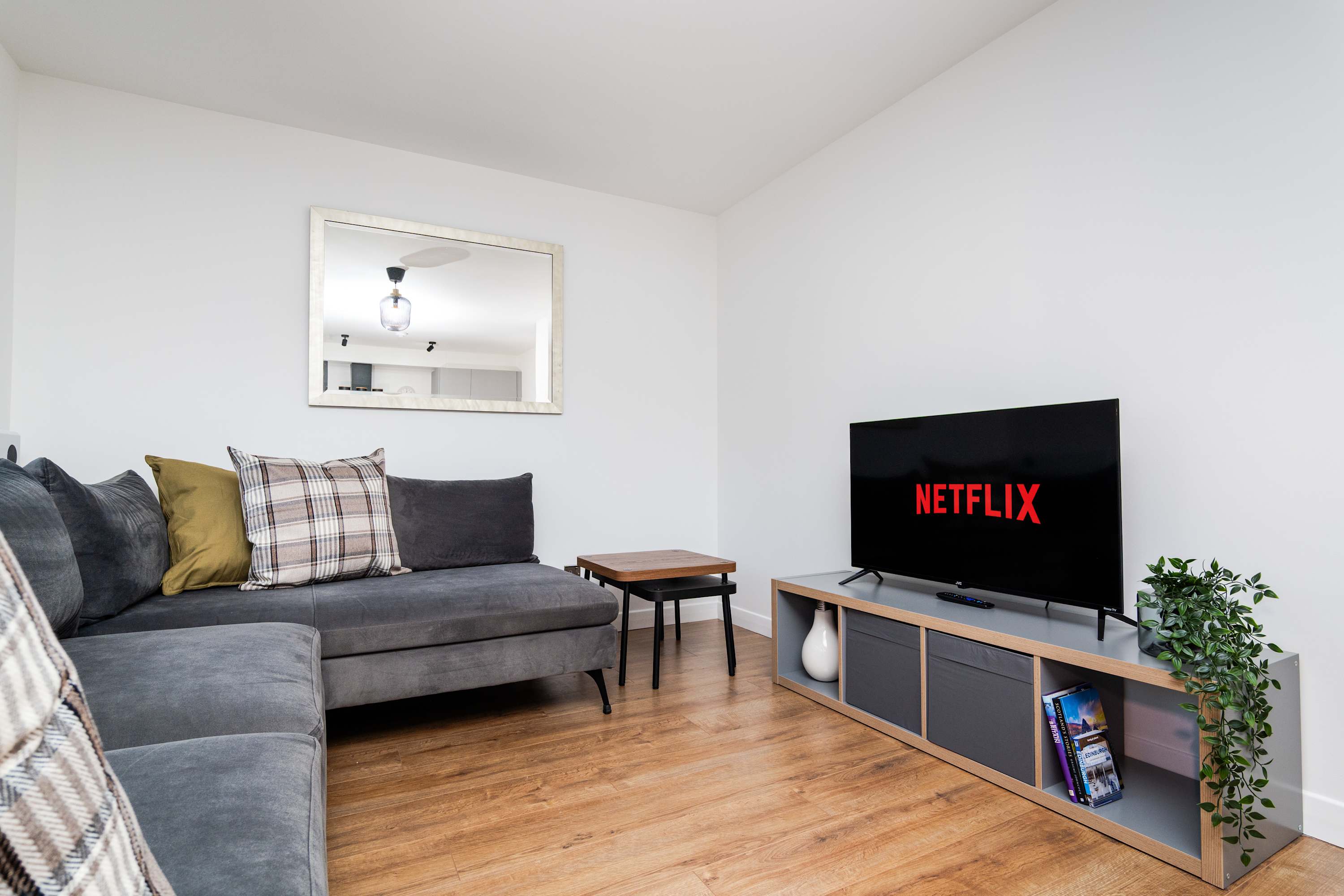 View Spacious 2BR - Parking Near Edinburgh City Centre in Liberton Gardens EH16 6ND Spacious 2BR - Parking Near Edinburgh City Centre in Liberton Gardens EH16 6ND - Property image 9 - VivreStays