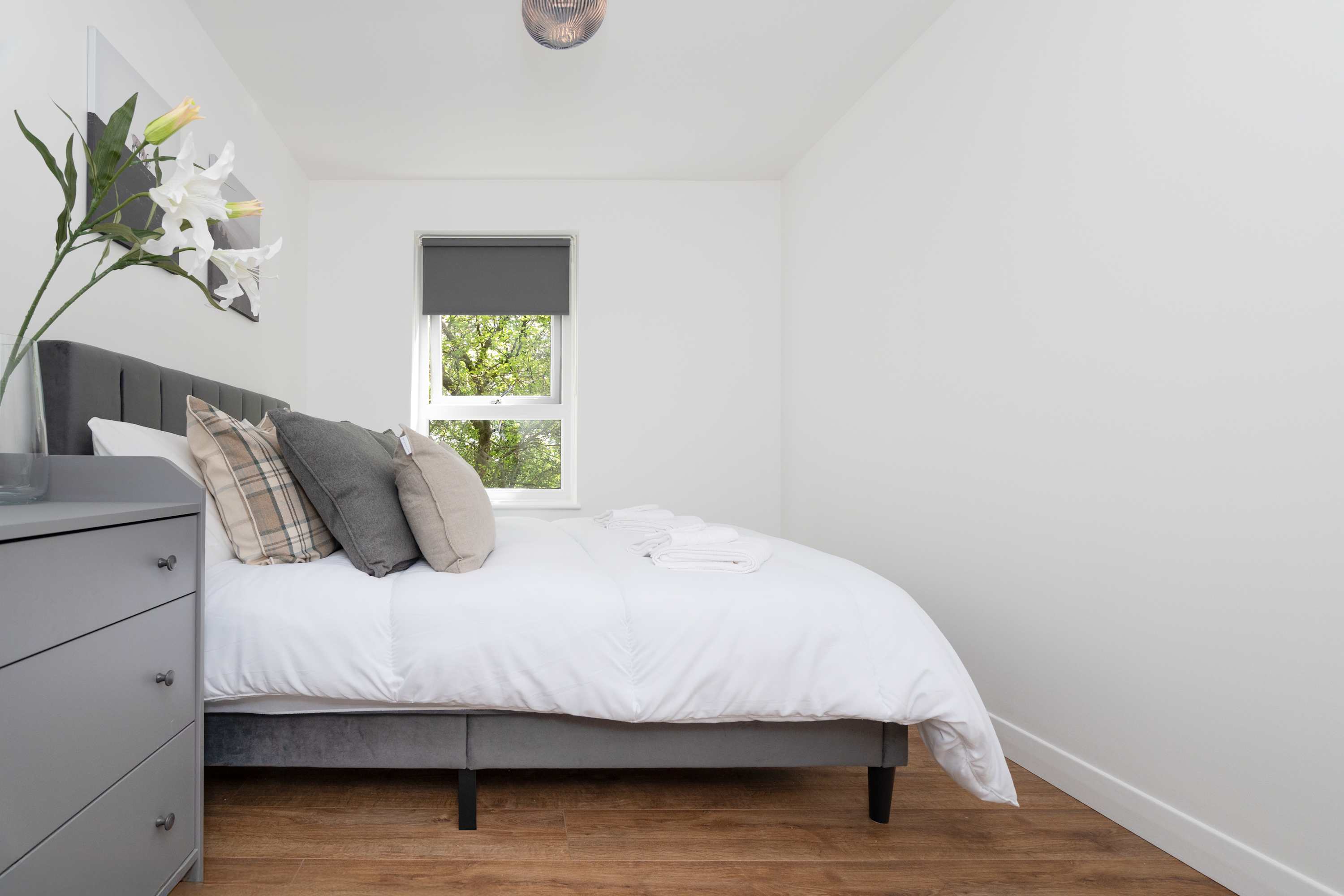 View Spacious 2BR - Parking Near Edinburgh City Centre in Liberton Gardens EH16 6ND Spacious 2BR - Parking Near Edinburgh City Centre in Liberton Gardens EH16 6ND - Property image 7 - VivreStays