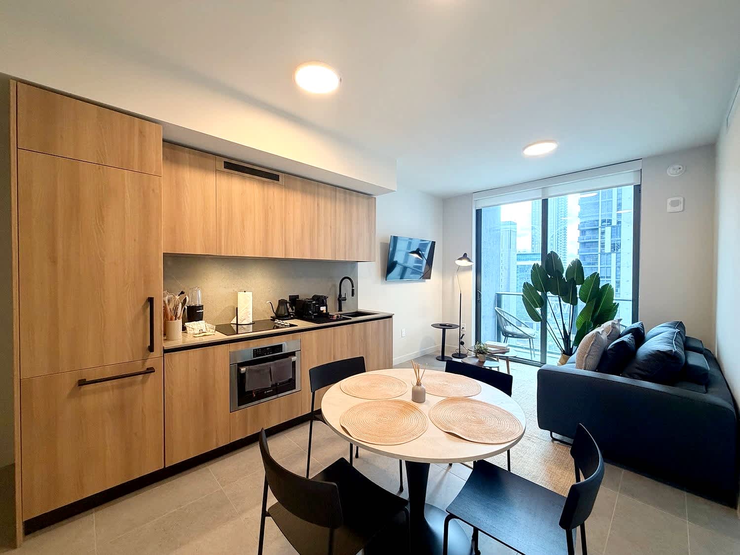 Near Bayfront Park Condo - Pool & Gym