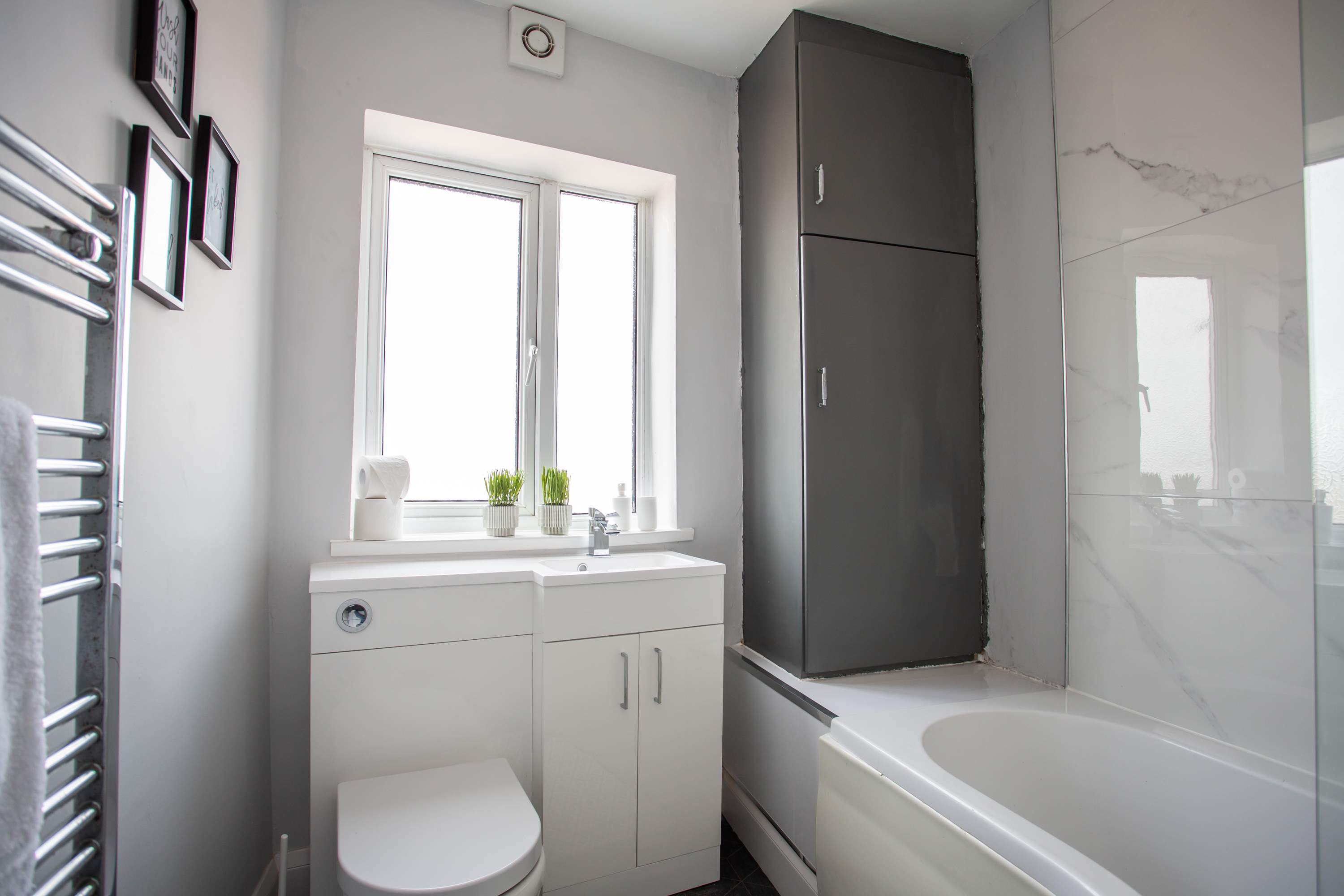 Walk to Seaburn Beach - Parking - Coastal Stay in Sea Road SR6 9DB - Property image 14 - VivreStays