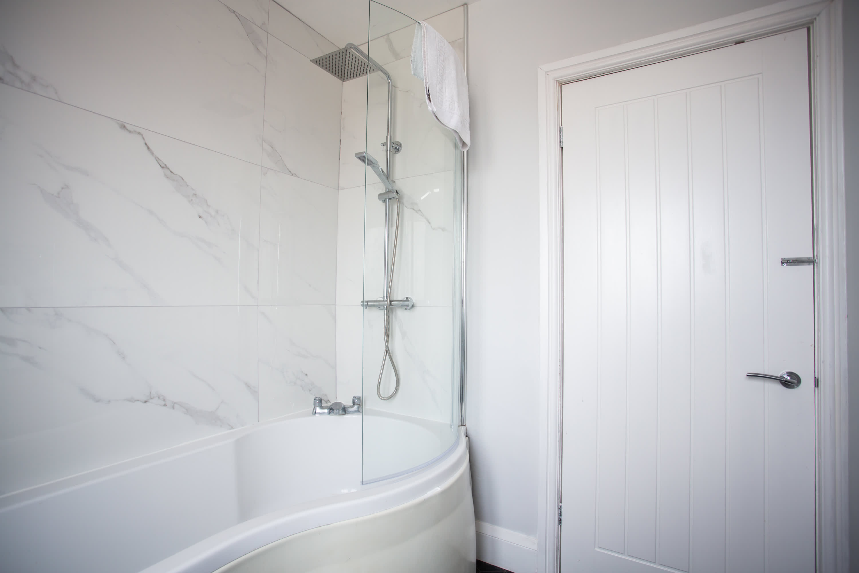 Walk to Seaburn Beach - Parking - Coastal Stay in Sea Road SR6 9DB - Property image 18 - VivreStays