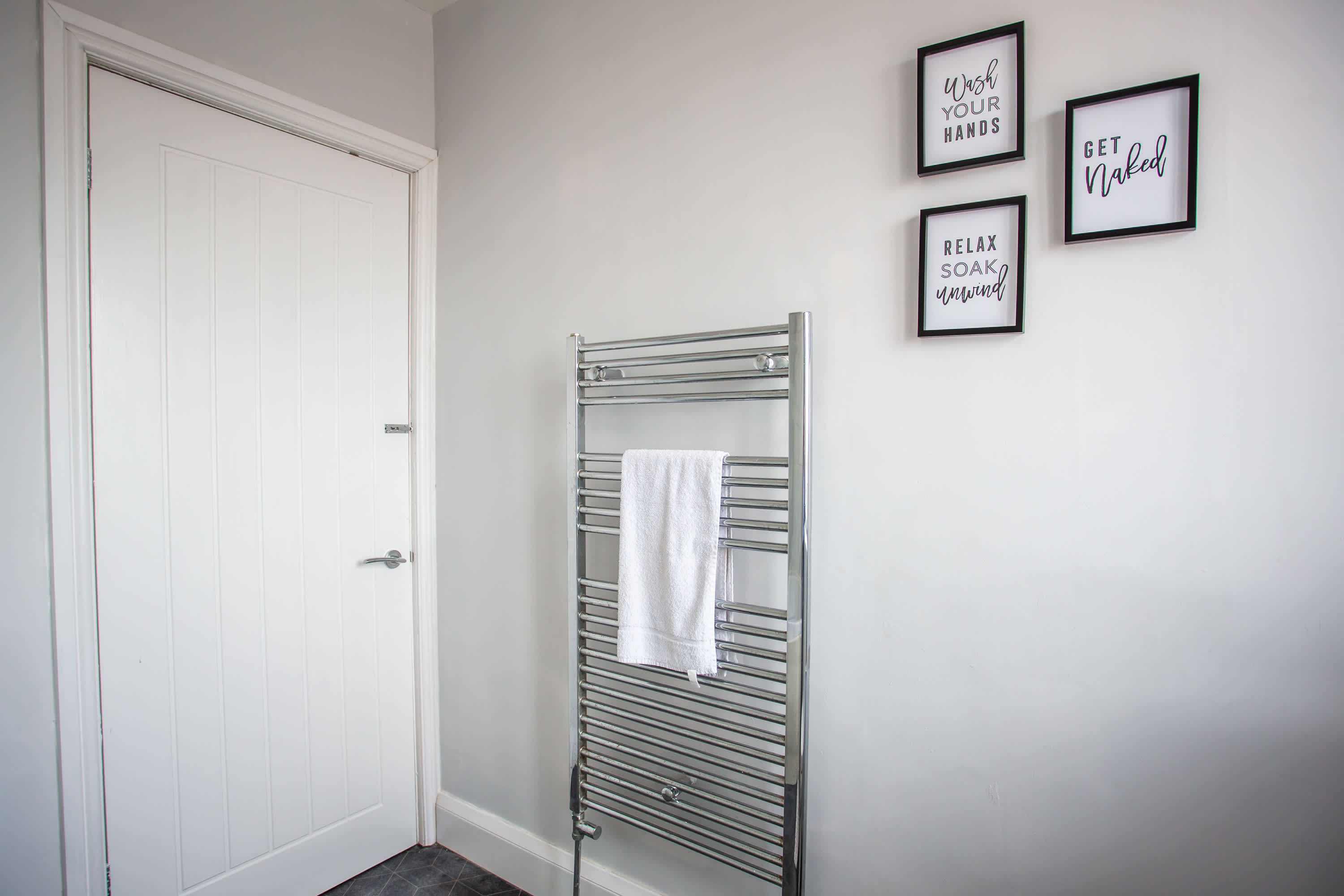Walk to Seaburn Beach - Parking - Coastal Stay in Sea Road SR6 9DB - Property image 19 - VivreStays